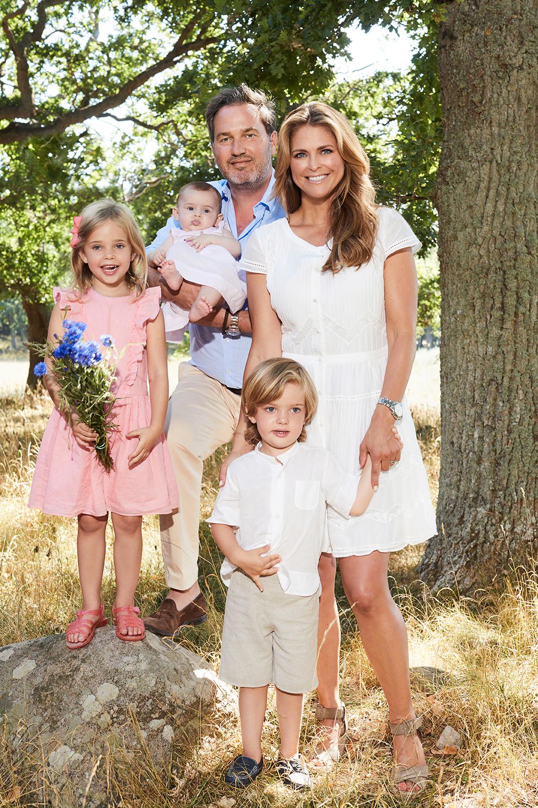 Prinsessan Madeleine med maken Christopher O’Neill och barnen: prinsessan Leonore, prinsessan Adrienne och prins Nicolas.