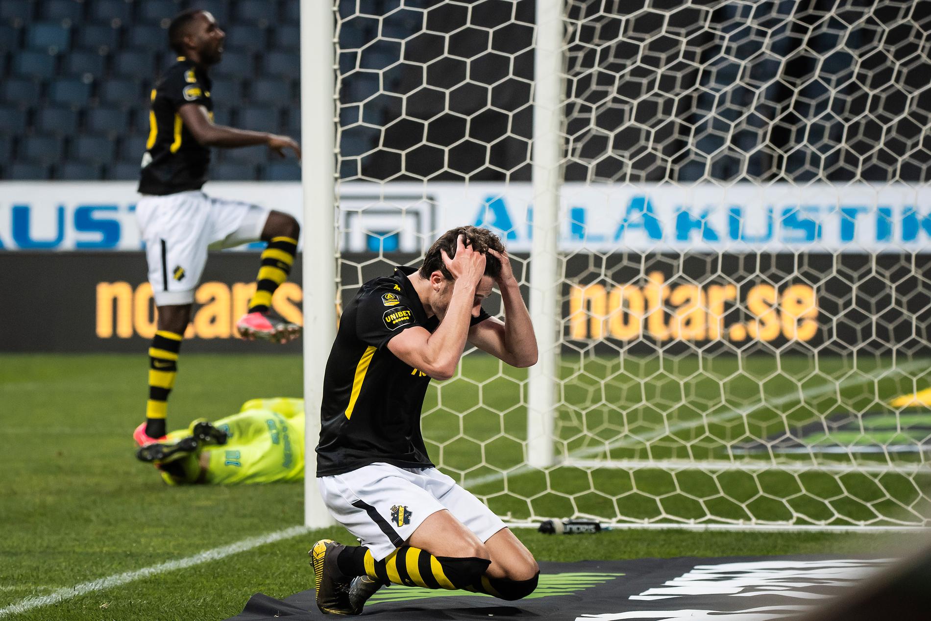 AIK släppte in fyra mål i första halvlek mot Norrköping. 