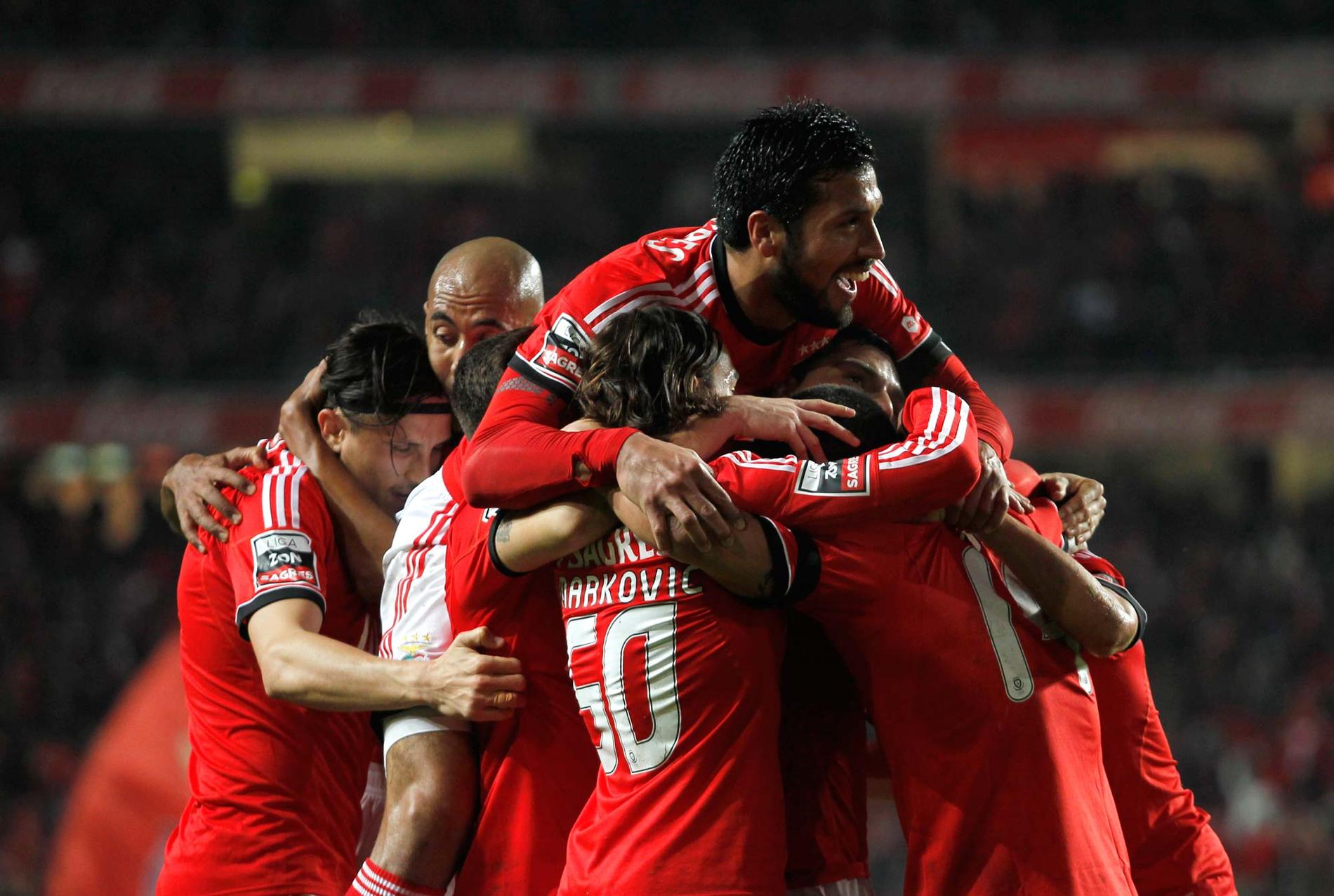 Till final Benfica stormar fram på alla fronter.