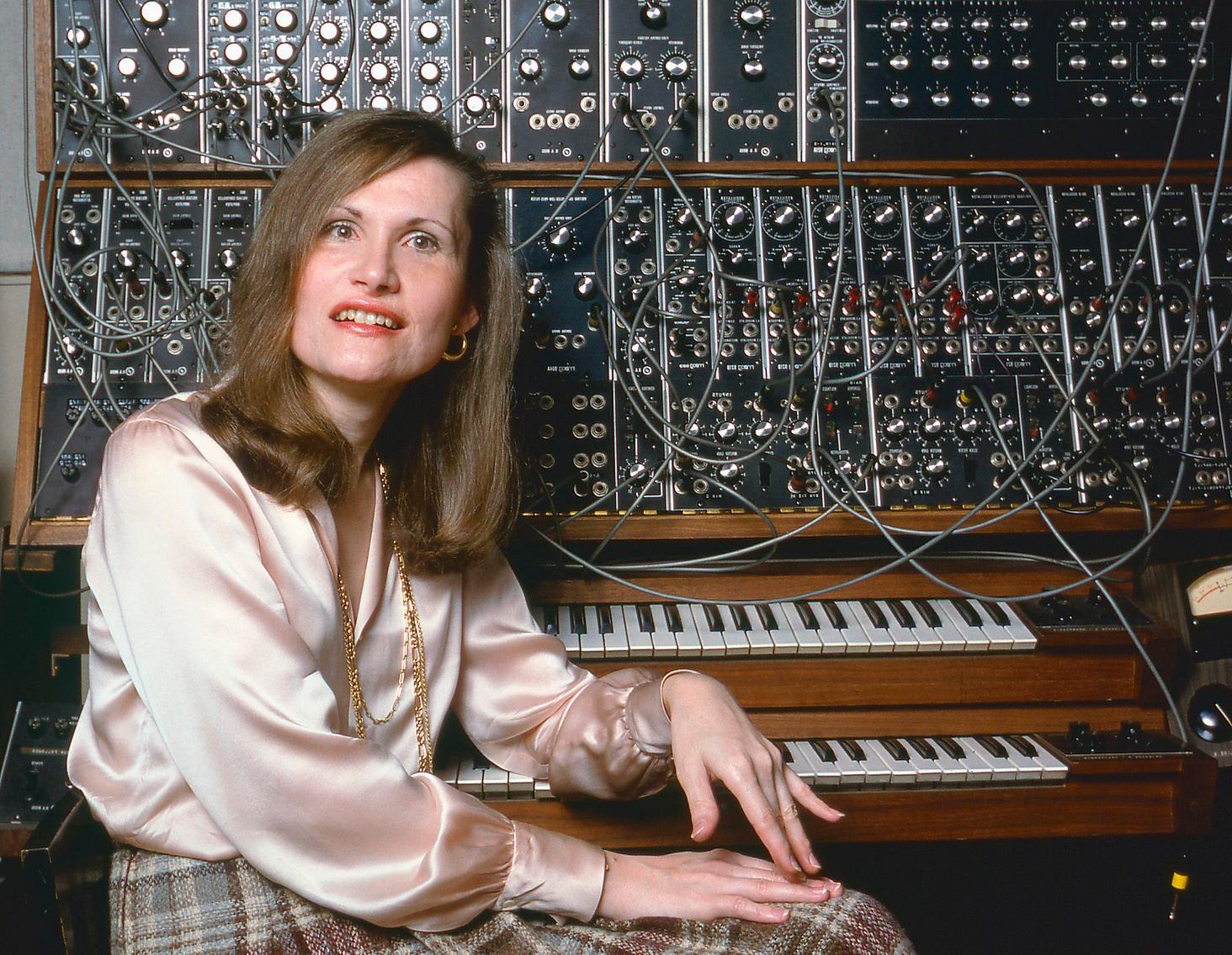 Wendy Carlos i sin hemmastudio 1979. Den kultförklarade kompositören hette från början Walter men bytte kön i samband med genombrottet 1968 då hon och uppfinnaren Robert Moog optimerade Moog-synten.