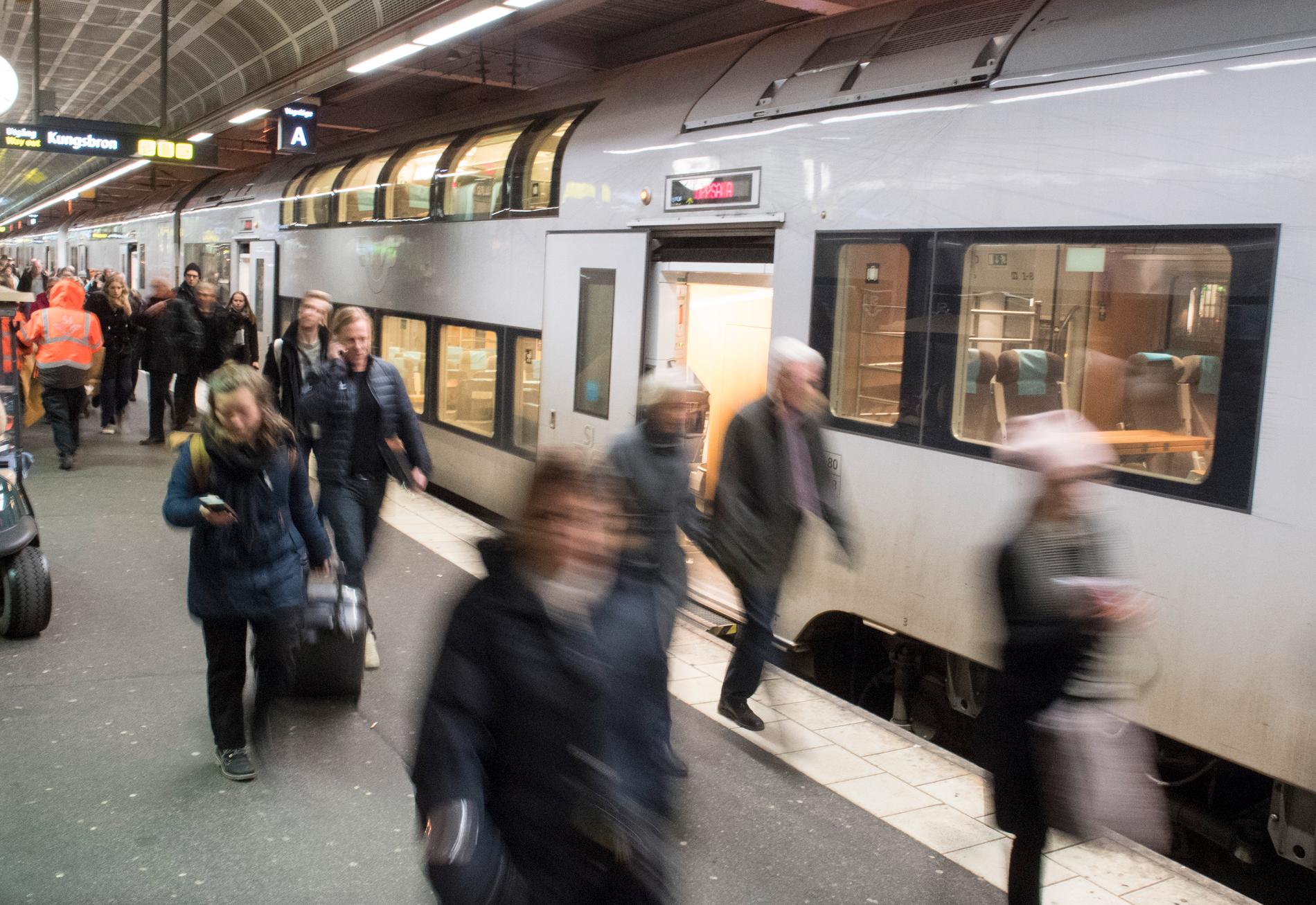 Två signalfel ställde till med stora problem i tågtrafiken runt Stockholm på eftermiddagen. Arkivbild.
