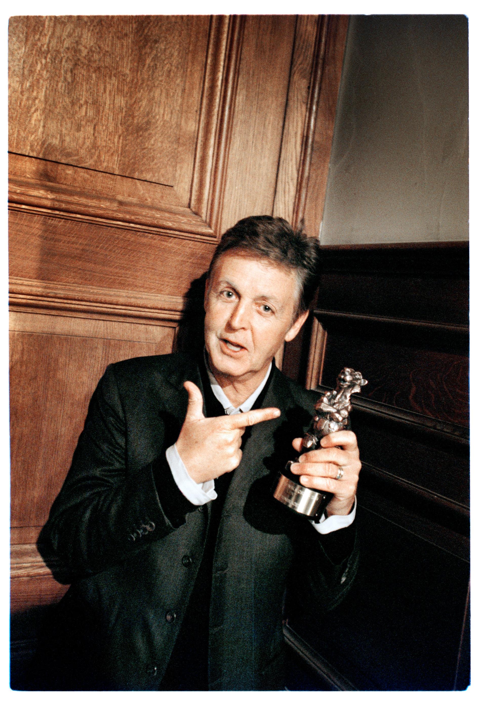 ”Min kompis” Paul McCartney fick ta emot ett pris 1999.
