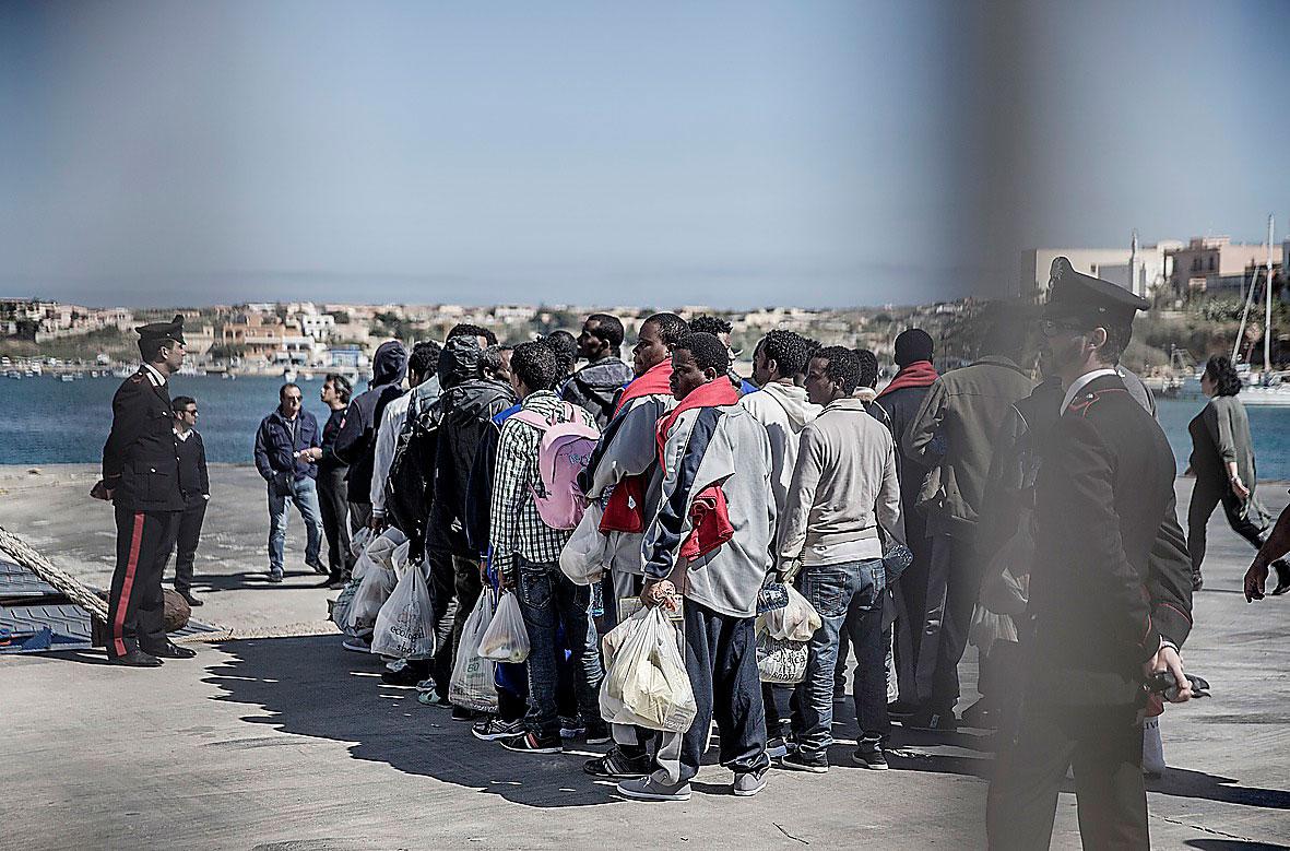 Ön Lampedusa i Medelhavet har blivit en av de första anhalterna för båtflyktingar som flyr från sina liv i Afrika i jakt på en bättre tillvaro i Europa.