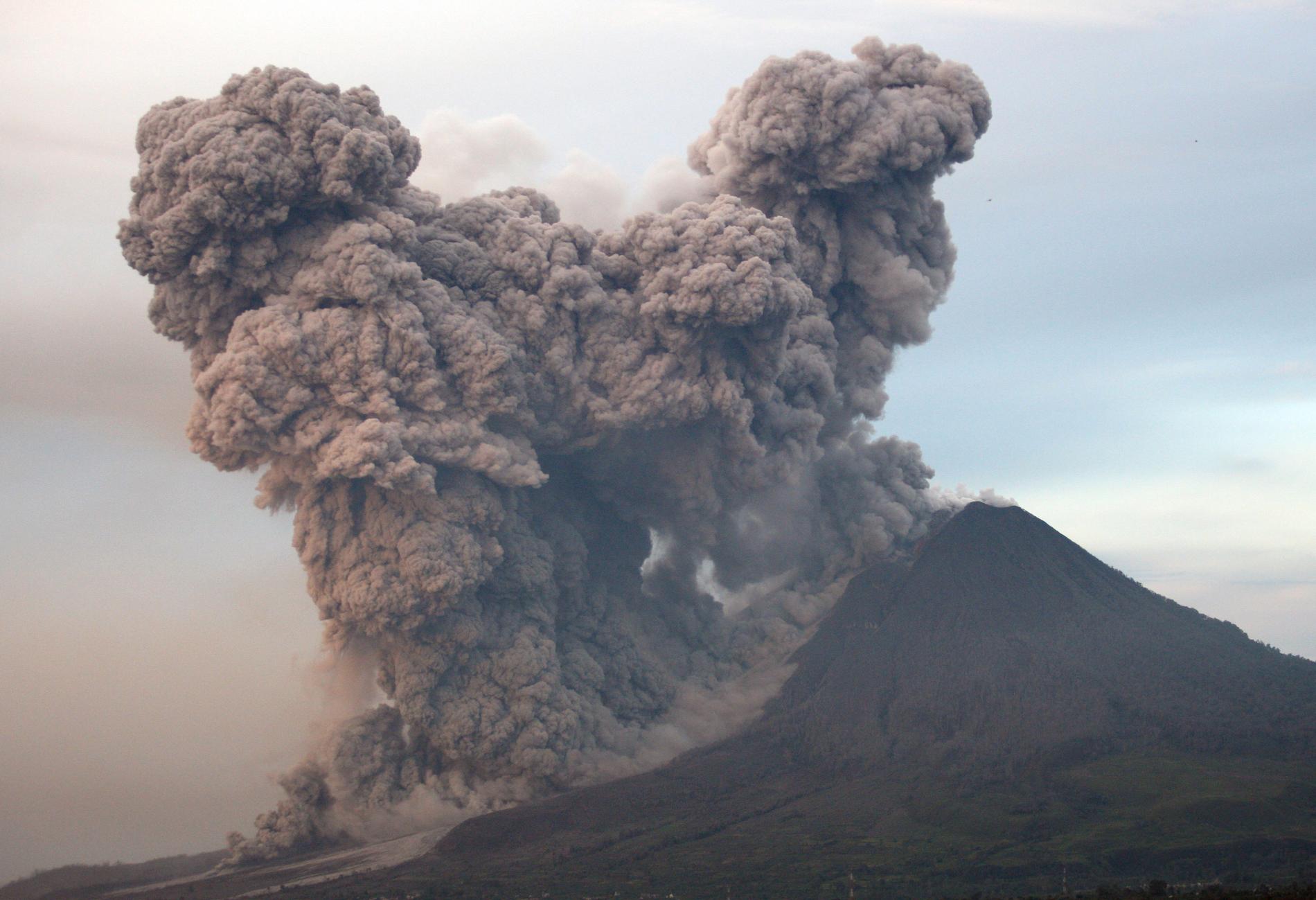 Två stora vulkanutbrott på 500-talet hotade människans existens. På bilden ett utbrott i Guandaling i norra Sumatra år 2014.