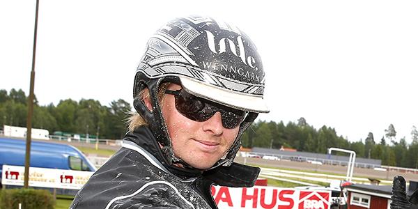 Mattias Djuse kör kvällens V65-spik på Solvalla.