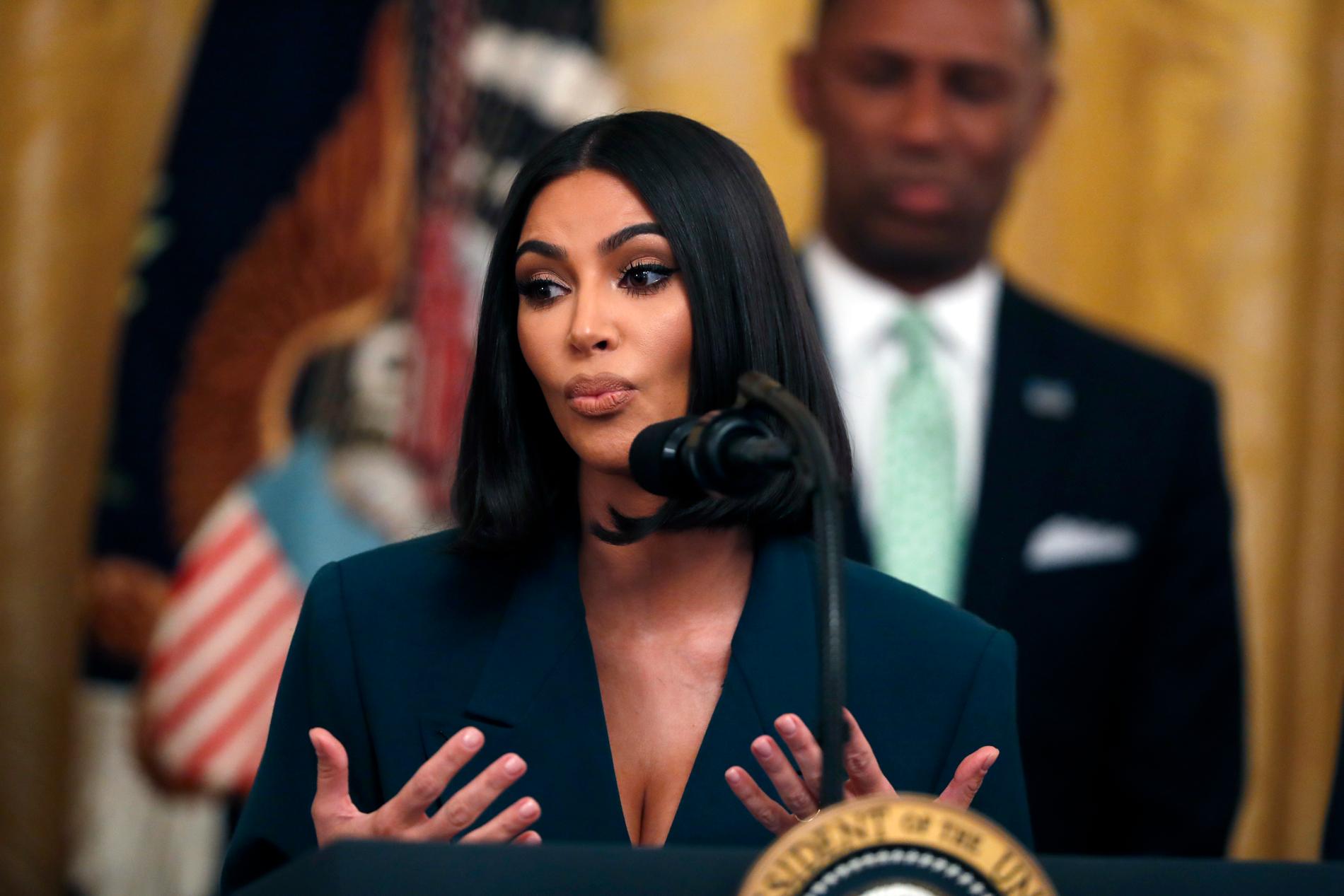 Kim Kardashian West går i sin fars fotspår och siktar på att bli advokat. I juni 2019 gästade hon Vita huset för att prata om straff fängelsereformer. Arkivbild.