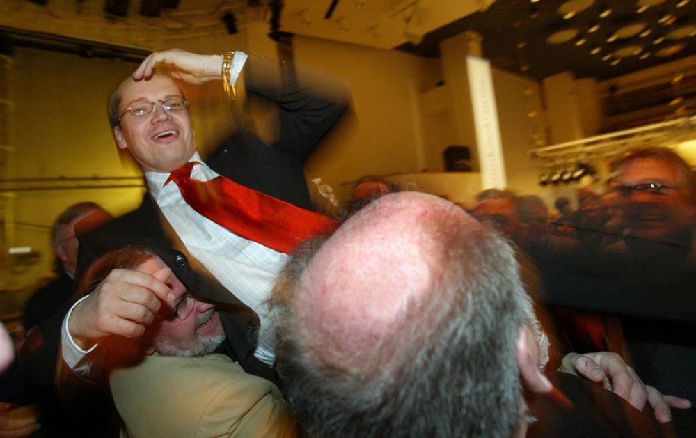 4 mars 2004. Göran Hägglund har precis valts till ny partiledare för Kristdemokraterna.
