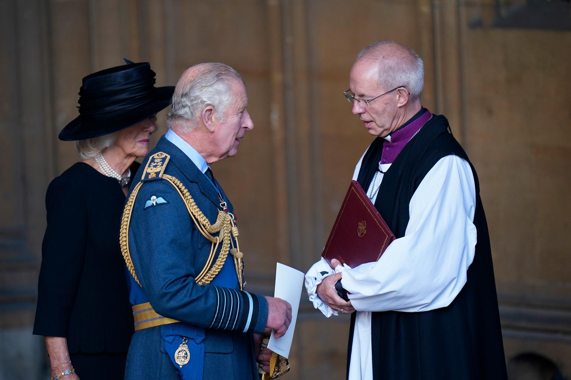 Kung Charles tillsammans med ärkebiskopen av Canterbury, Justin Welby, som kommer att hålla i predikan. 
