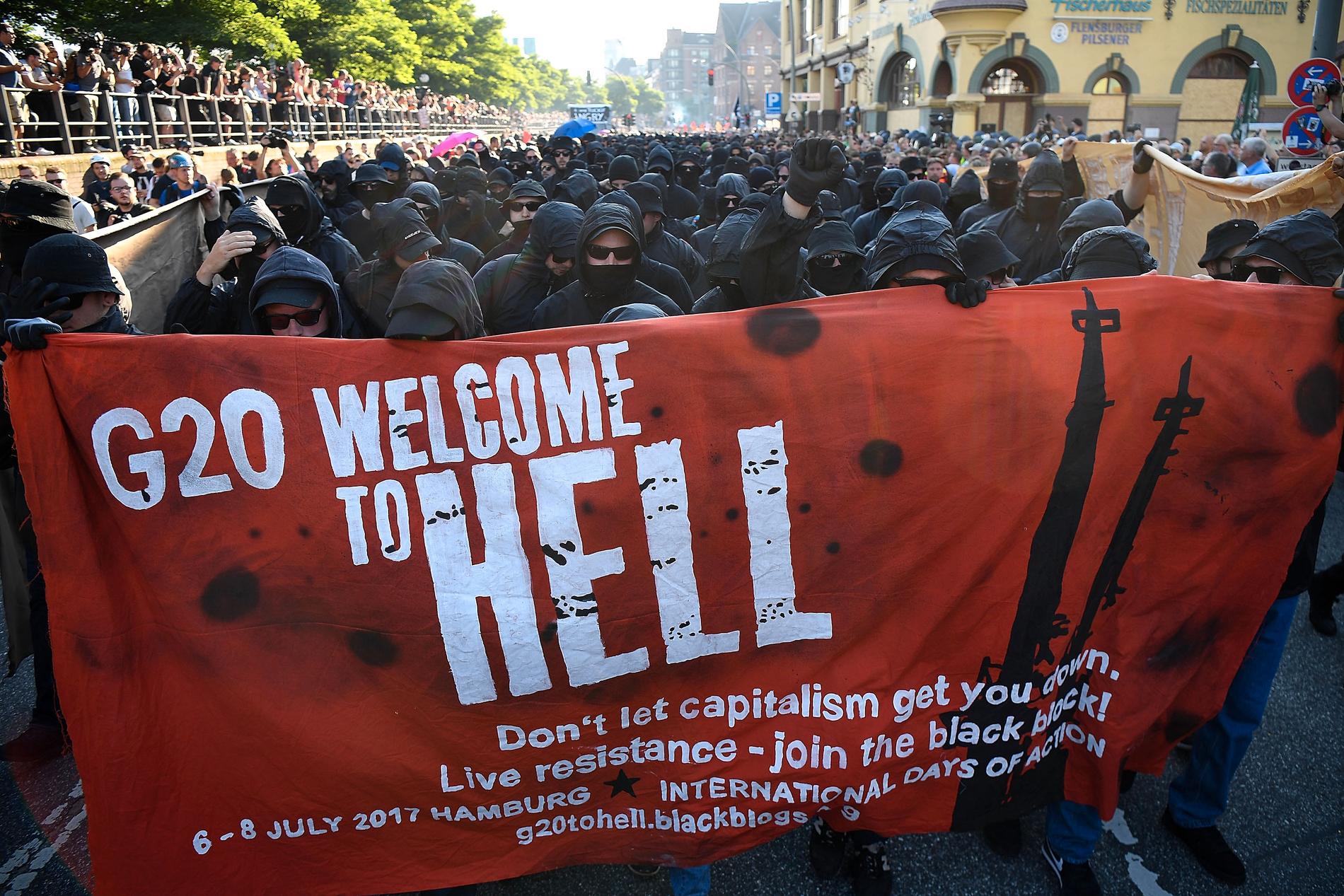 Protestmarschen ”Welcome to hell”.  