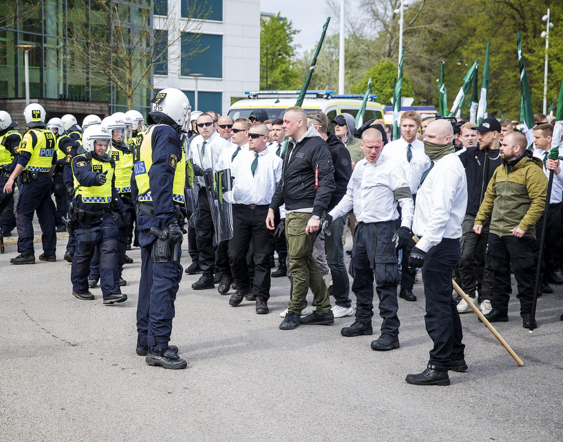 Nazistiska organisationen Nordiska motståndsrörelsen, NMR, demonstrerar i Kungälv på första maj 2019.