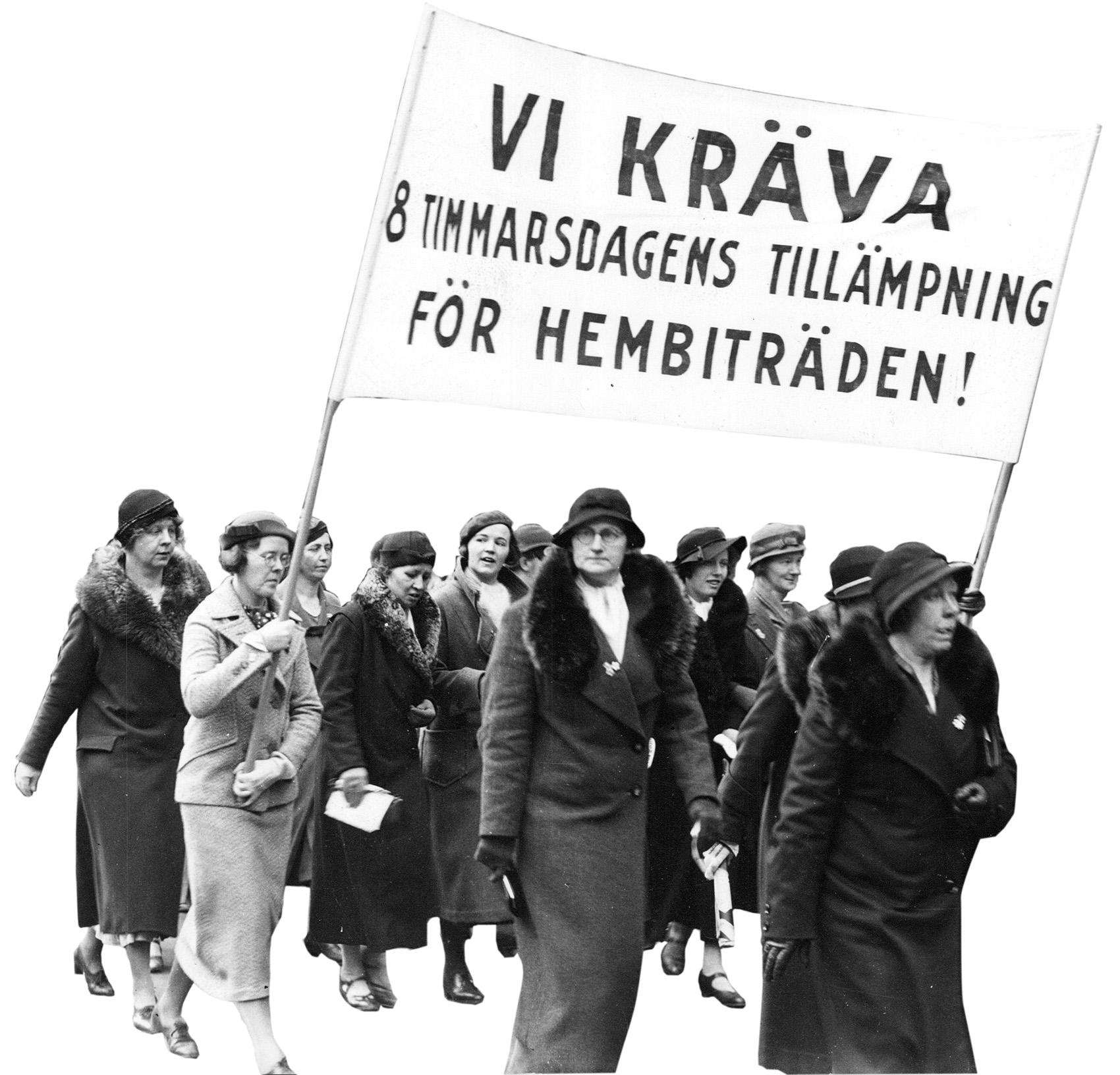 Hembiträden i Stockholm på marsch  för bättre villkor 1 maj 1935.