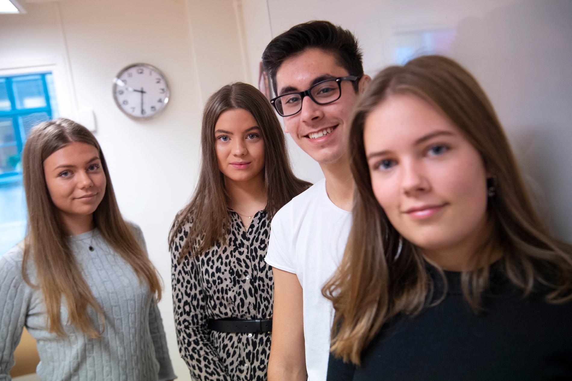 Den elev på Rönnowska skolan i Helsingborg som inte låter sig drogtestas riskerar att gå miste om sin praktikperiod. – För oss som tycker att det är bra är drogtesterna inget vi tänker så mycket på, säger Sofia Axelsson, andra person från vänster i bild.