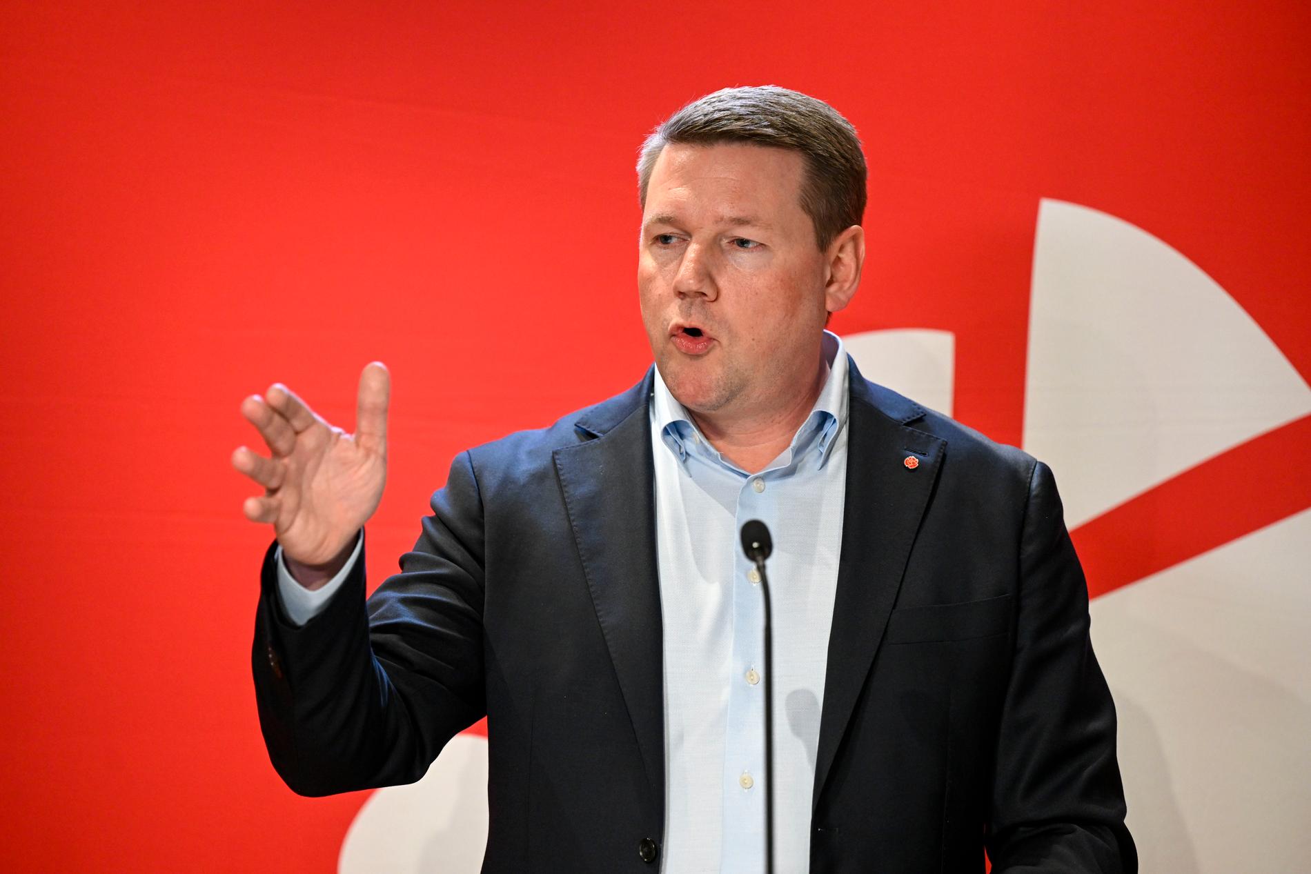 Partisekreterare Tobias Baudin sken som en sol när han presenterade Socialdemokraternas valanalys i veckan.