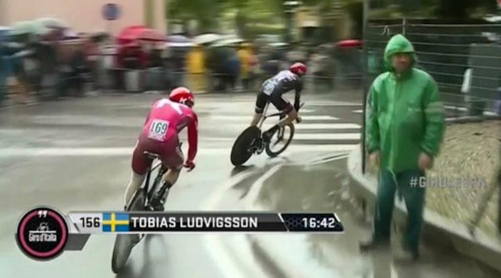 Skärmdump från tv-sändningen av Giro d'Italia-etappen.