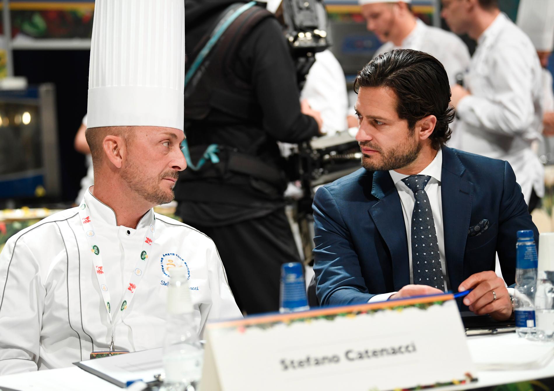 Stefano Catenacci och prins Carl Philip tillsammans som jurymedlemmar i finalen i Årets Kock 2019