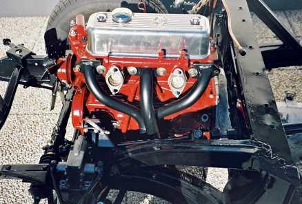Drivkällan påminner mycket om Volvos B16- och B18-motorer, undantaget är Twin cam-versionen med dubbla överliggande kamaxlar. Men Ronnys motor är en vanlig stötstångsmaskin, lätt modifierad av Harry Westlake, mannen som satte fart på de flesta brittiska racerbilar under 1920- 30-, 40-, 50-, 60- och 70-talet.