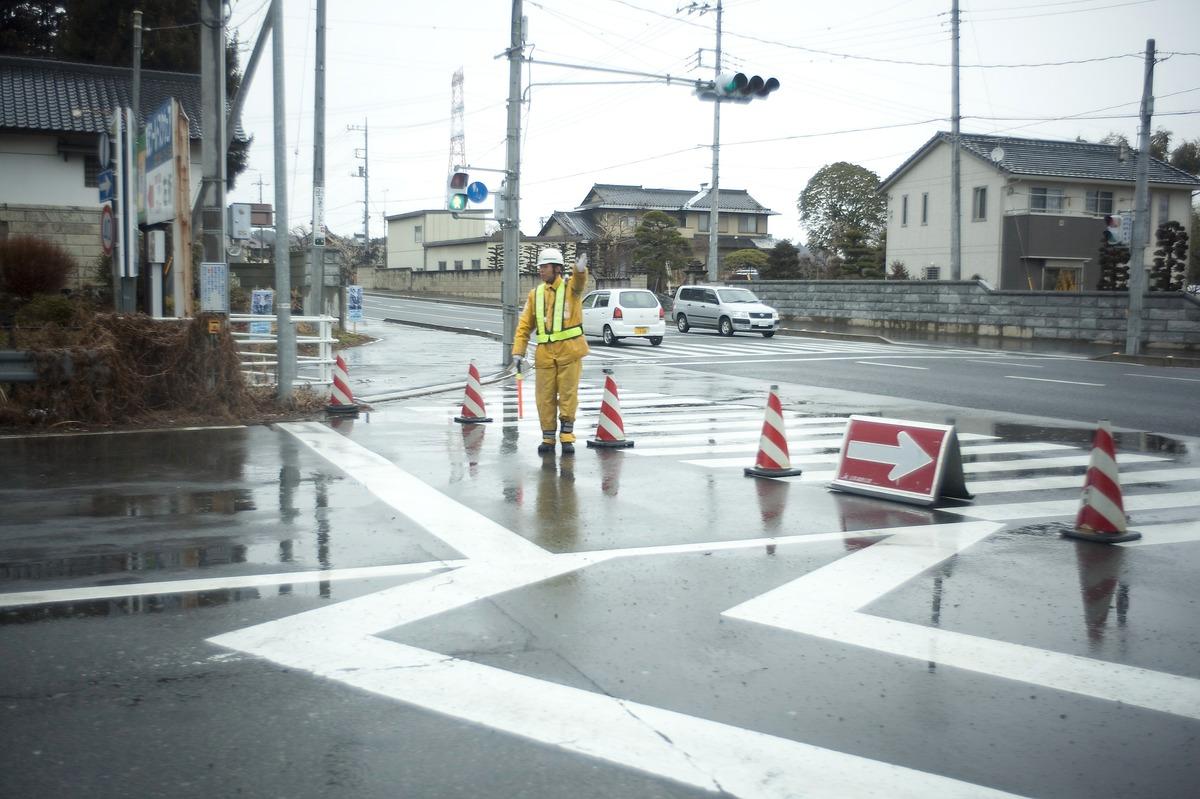 Motorvägen Tohoko Expressway, som länkar Honshus södra och norra delar, är nu stängd. Endast hjälparbetare och annan räddningspersonal får passera.