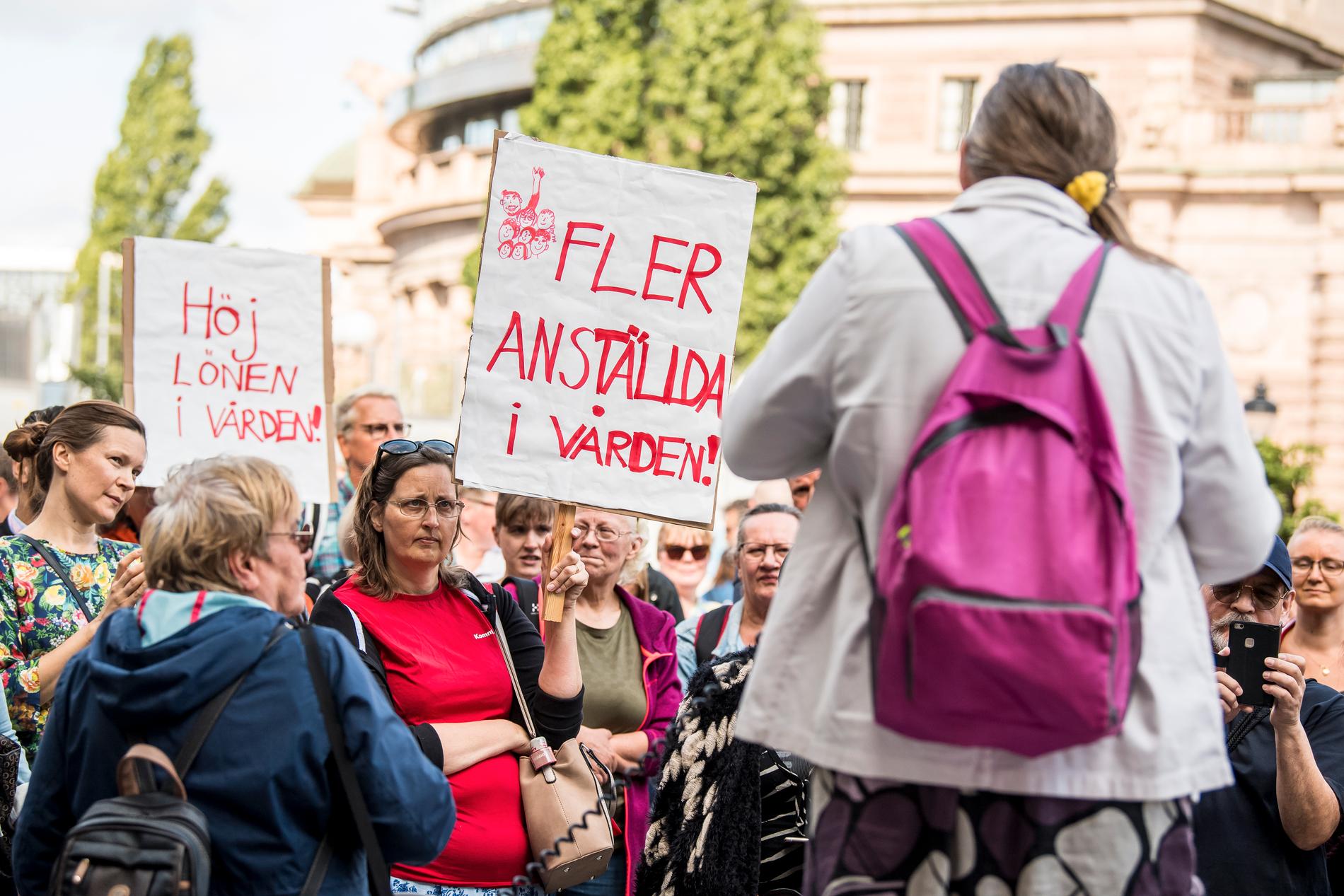 I dag hölls manifestationer för undersköterskorna runt om i landet, här på Mynttorget. 