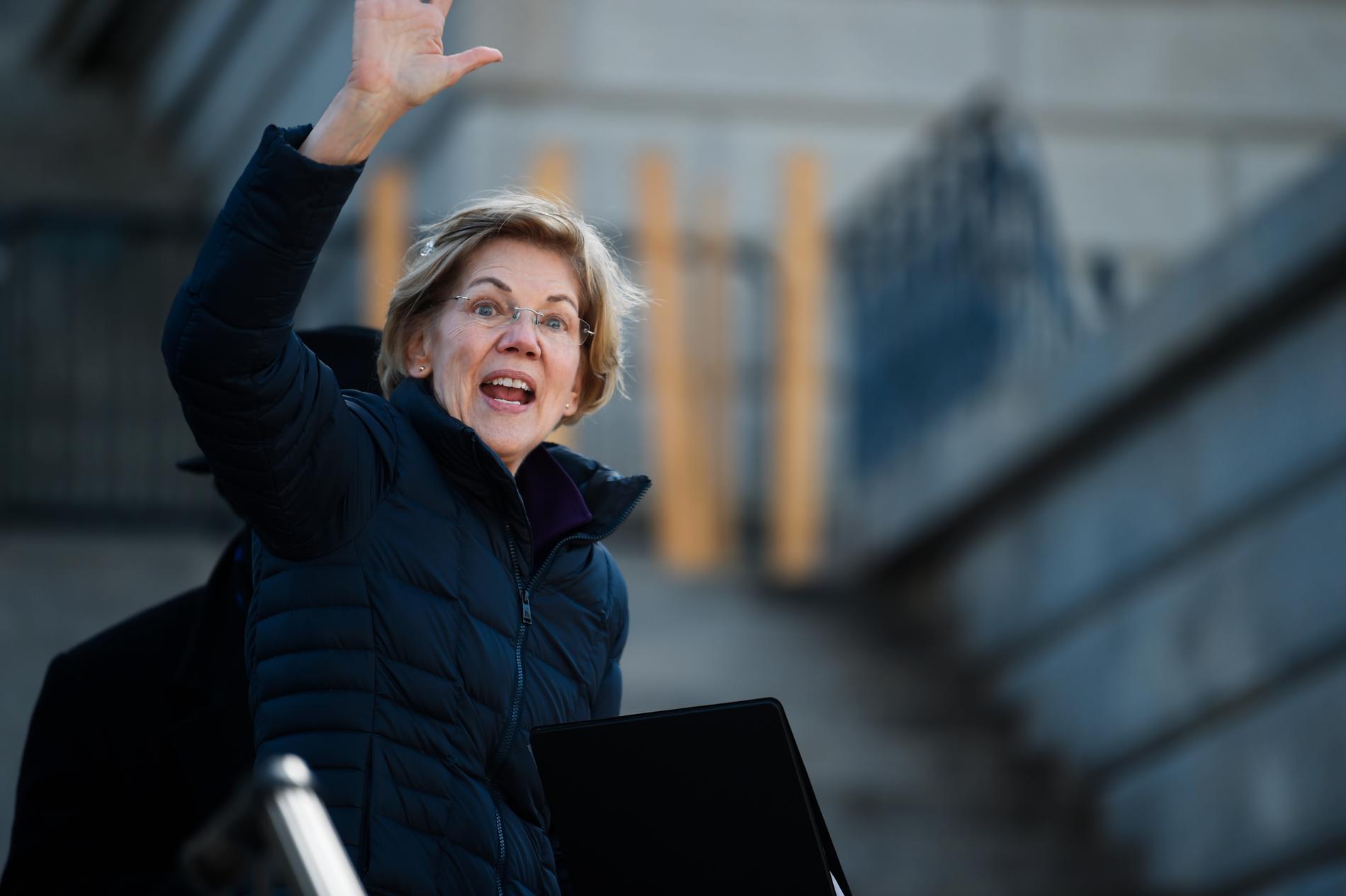 Presidentaspiranten och Massachusettssenatorn Elizabeth Warren kampanjar i South Carolina.