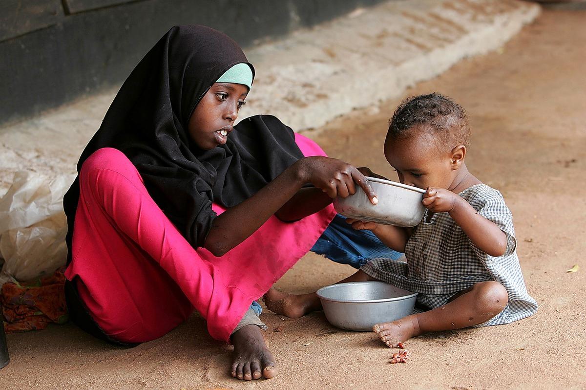 MÅSTE FÖRÄNDRAS Migrationsverkets hårdare regler och snäva tolkning av utlänningslagen gör att 1 500 barn i och omkring Somalia nekas återförening med sina föräldrar i Sverige. Bilden är från ett flyktingläger vid Somalias gräns.