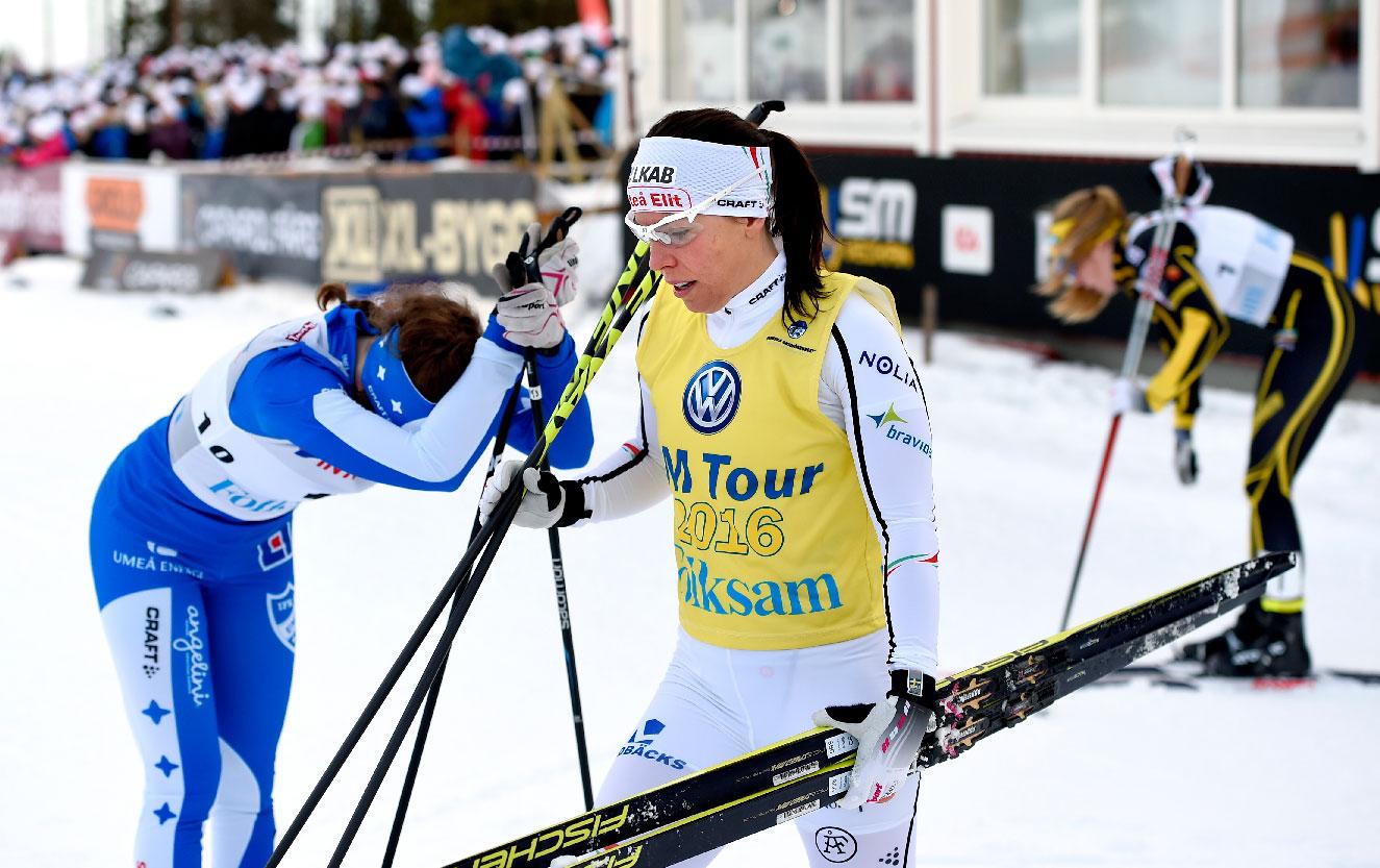 Charlotte Kalla deppar under semifinalen i skidornas sprint under dag fyra av SM-veckan.