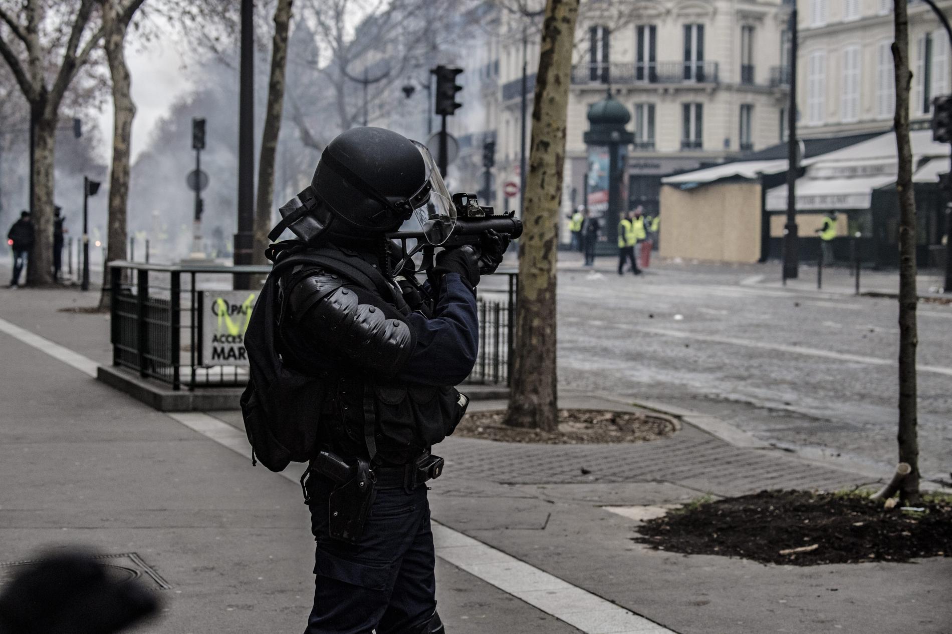 Polisen under Gula västarnas protester i Frankrike