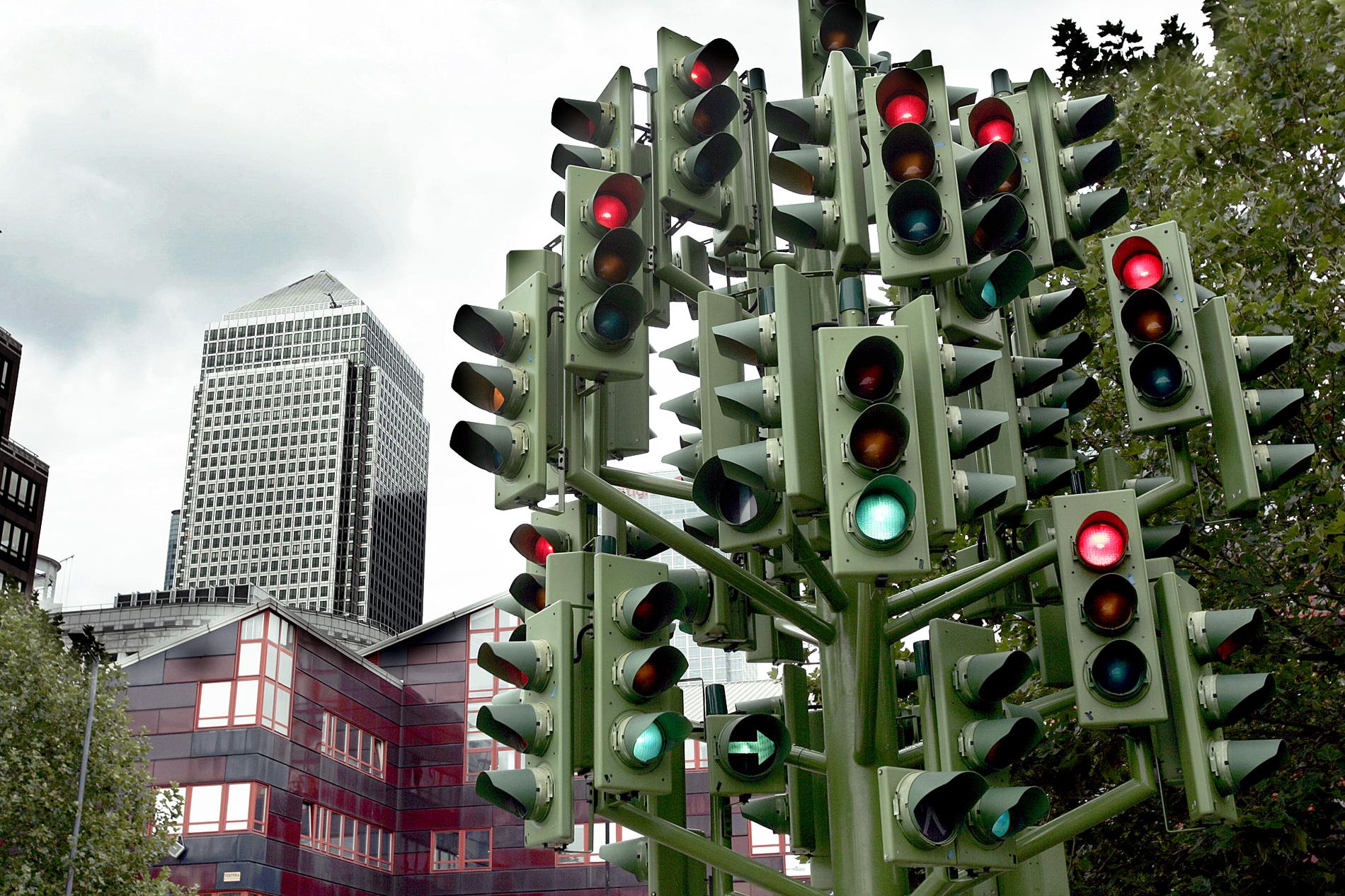 Röd-grön röra? Nä, en konstinstallation i London. Foto: AP