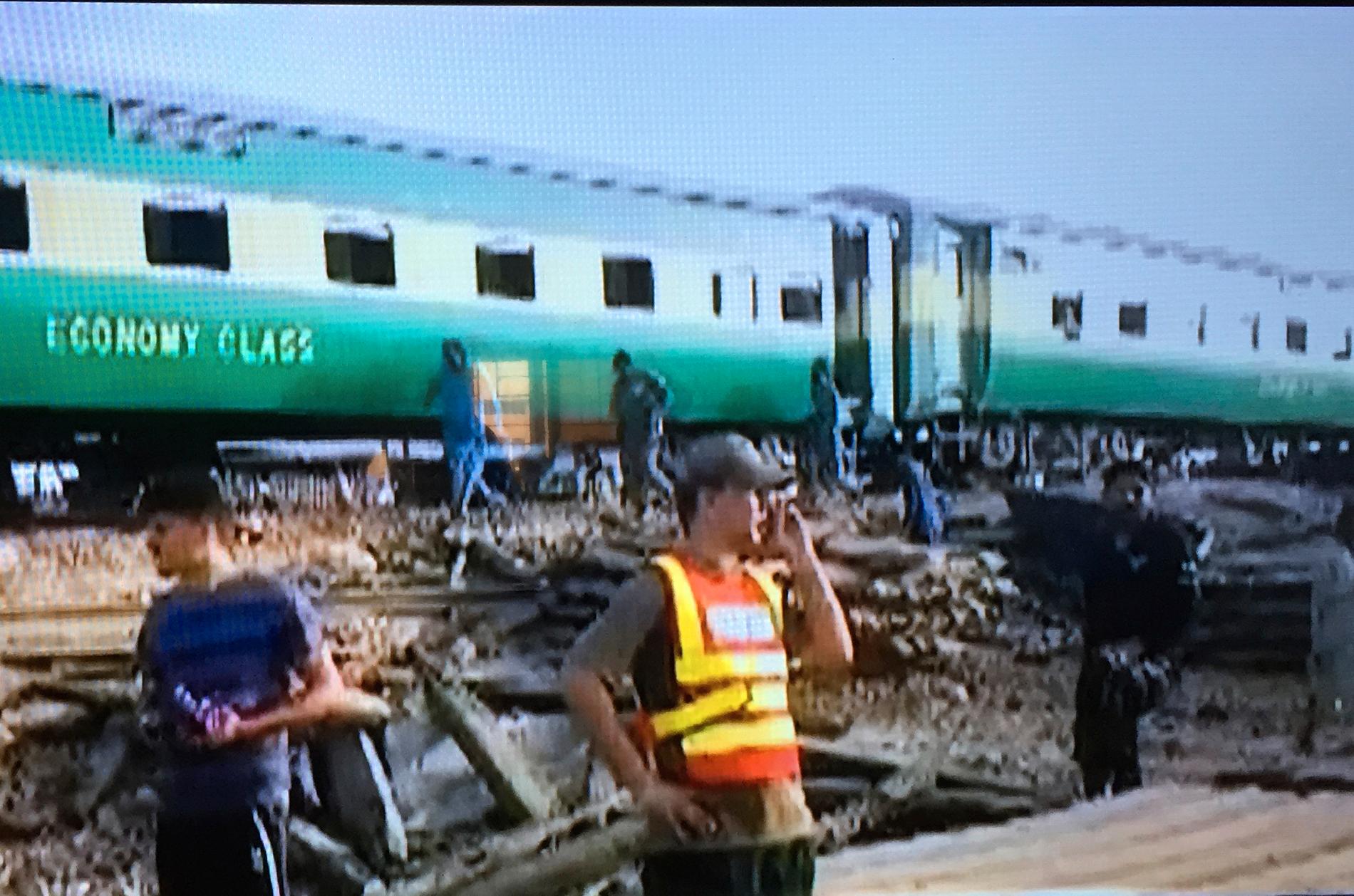Flera människor har mist livet i en kollision mellan två tåg i den pakistanska provinsen Punjab.
