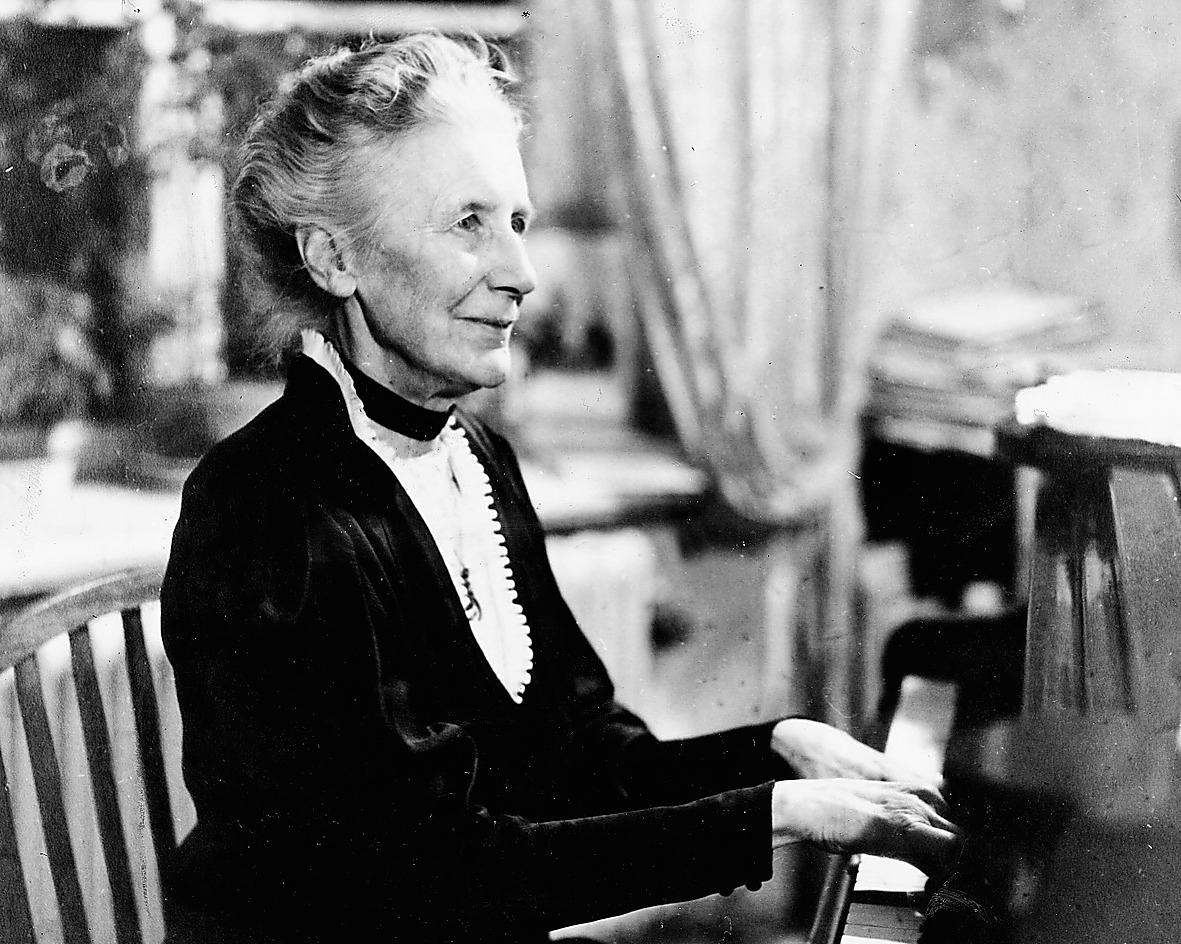 Alice Tegnér (1864-1943) vid pianot på sin 75-årsdag 1939.