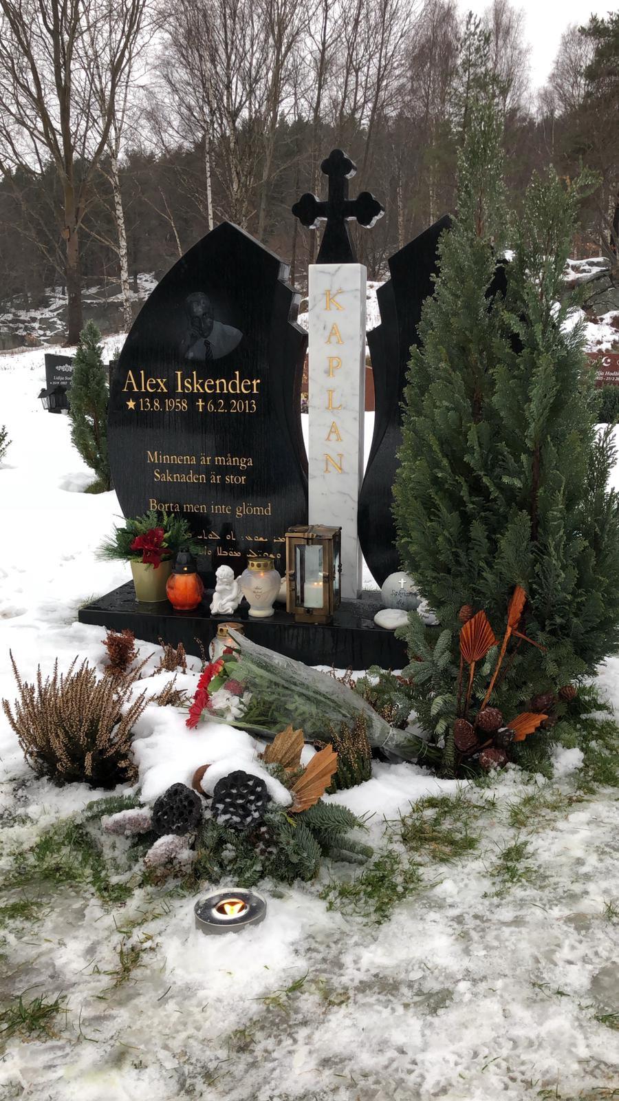 Alex Kaplans grav.  Namnet på gravstenen, Iskender, var hans andranamn.