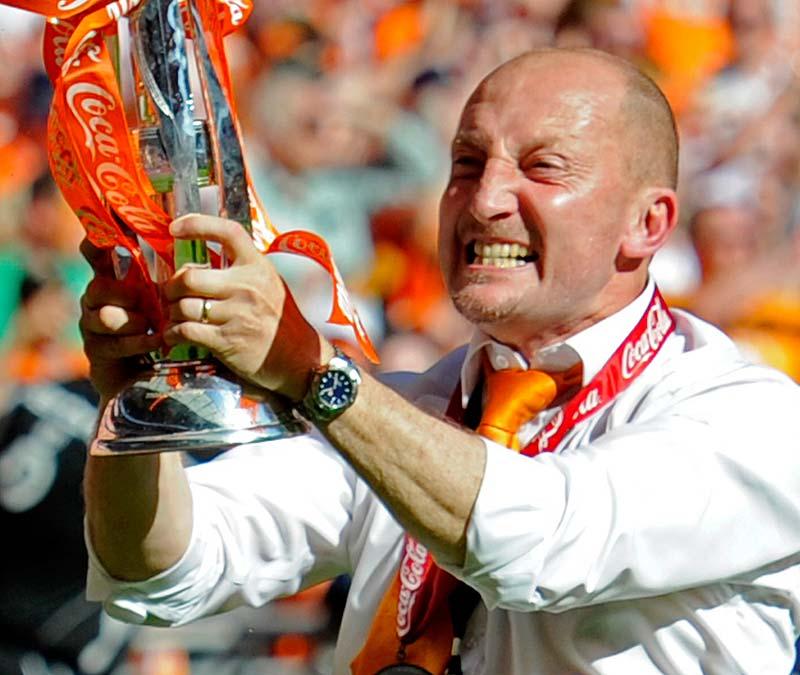 Kan ruinera spelbolag Blackpools manager Ian Holloway firar efter att laget tog sig upp i Premier League i våras.