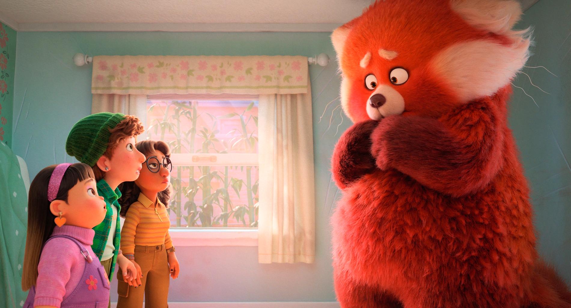 Vad händer när en vanlig tonårstjej förvandlas till en stor röd panda? I Disneyfilmen "Röd" utforskar Domee Shi på ett humoristiskt sätt ämnet tonårsflickor som är på väg att närma sig vuxenlivet. Pressbild.