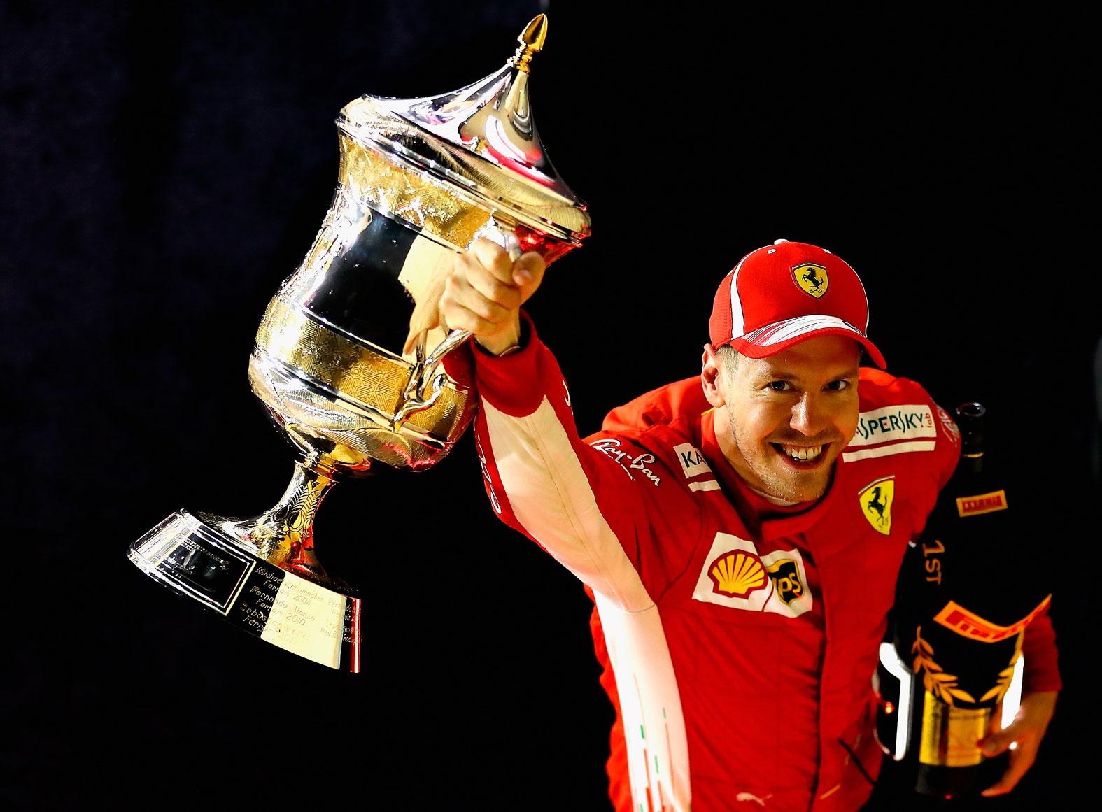Sebastian Vettel vill ogärna utmåla sig till favorit att ta hem VM-titeln. ”Mercedes har fortfarande ett övertag”, säger han.