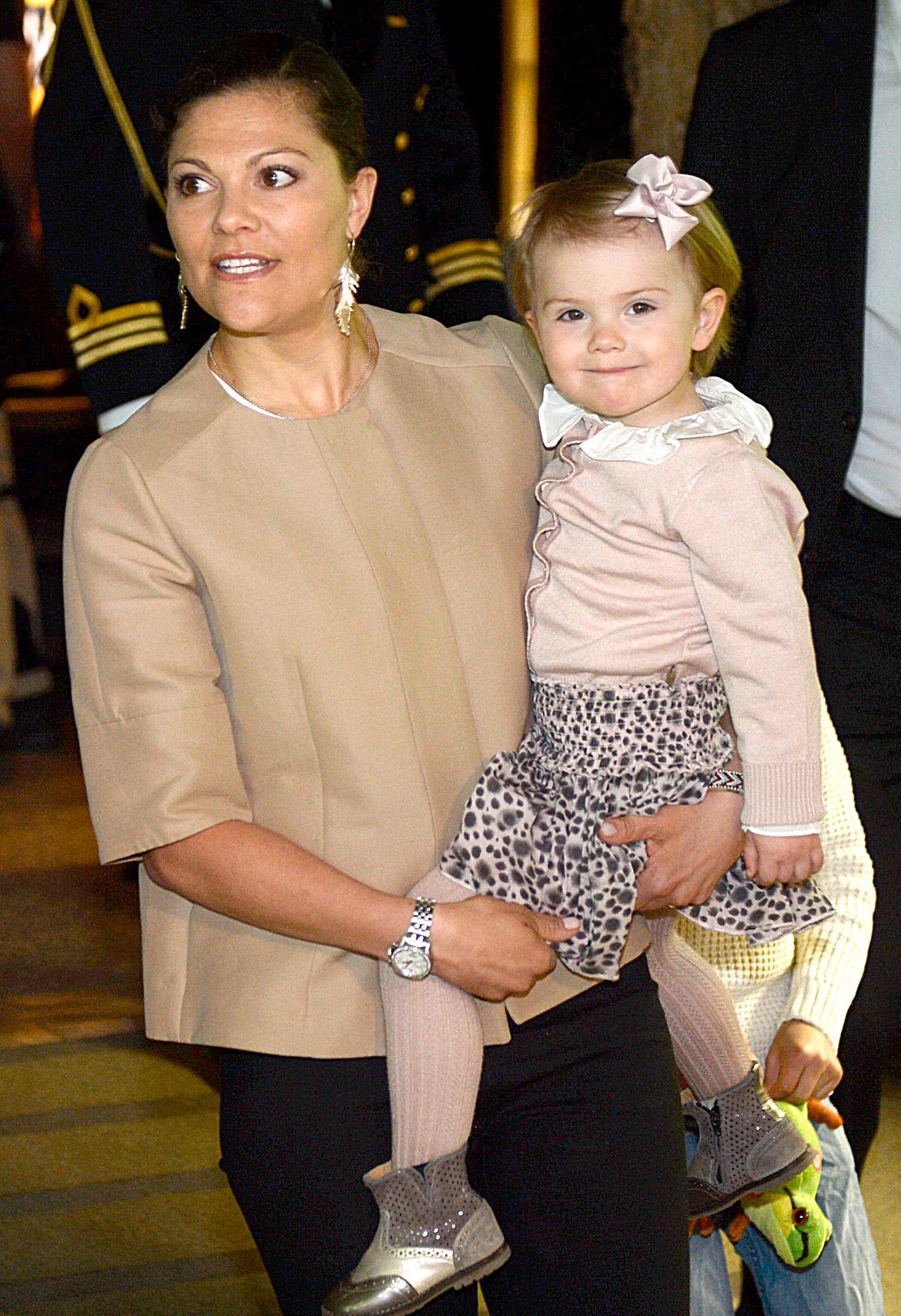 Med mamma, kronprinsessan Victoria, på Skansenakvariet, april 2014.