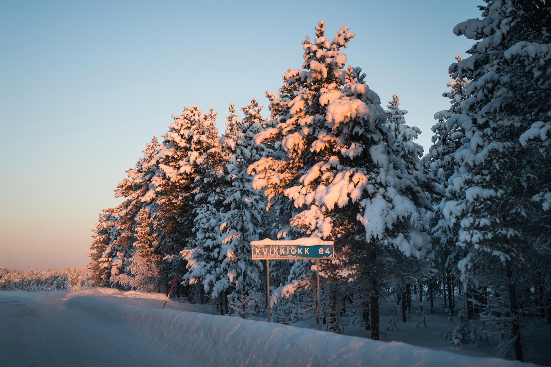 Uppe i nordligaste delarna av Sverige har det uppmätts temperaturer så låga som –30 och –40 grader. 