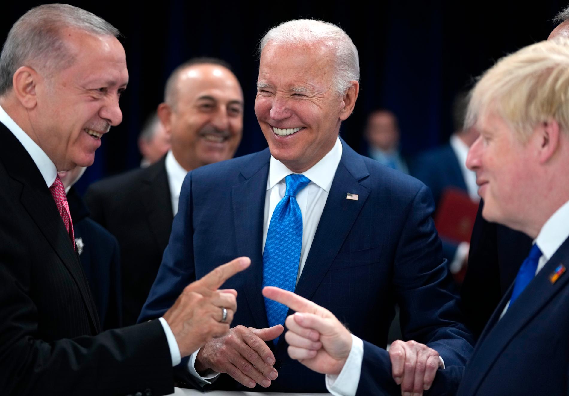 Turkiets president Recep Tayyip Erdogan, USA:s president Joe Biden och Storbritanniens premiärminister Boris Johnson under Natomötet i Madrid.