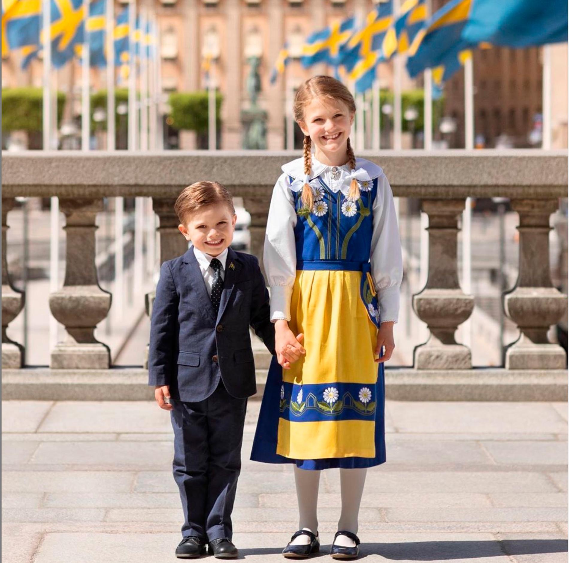 Prinsessan Estelle och prins Oscar på nationaldagen.