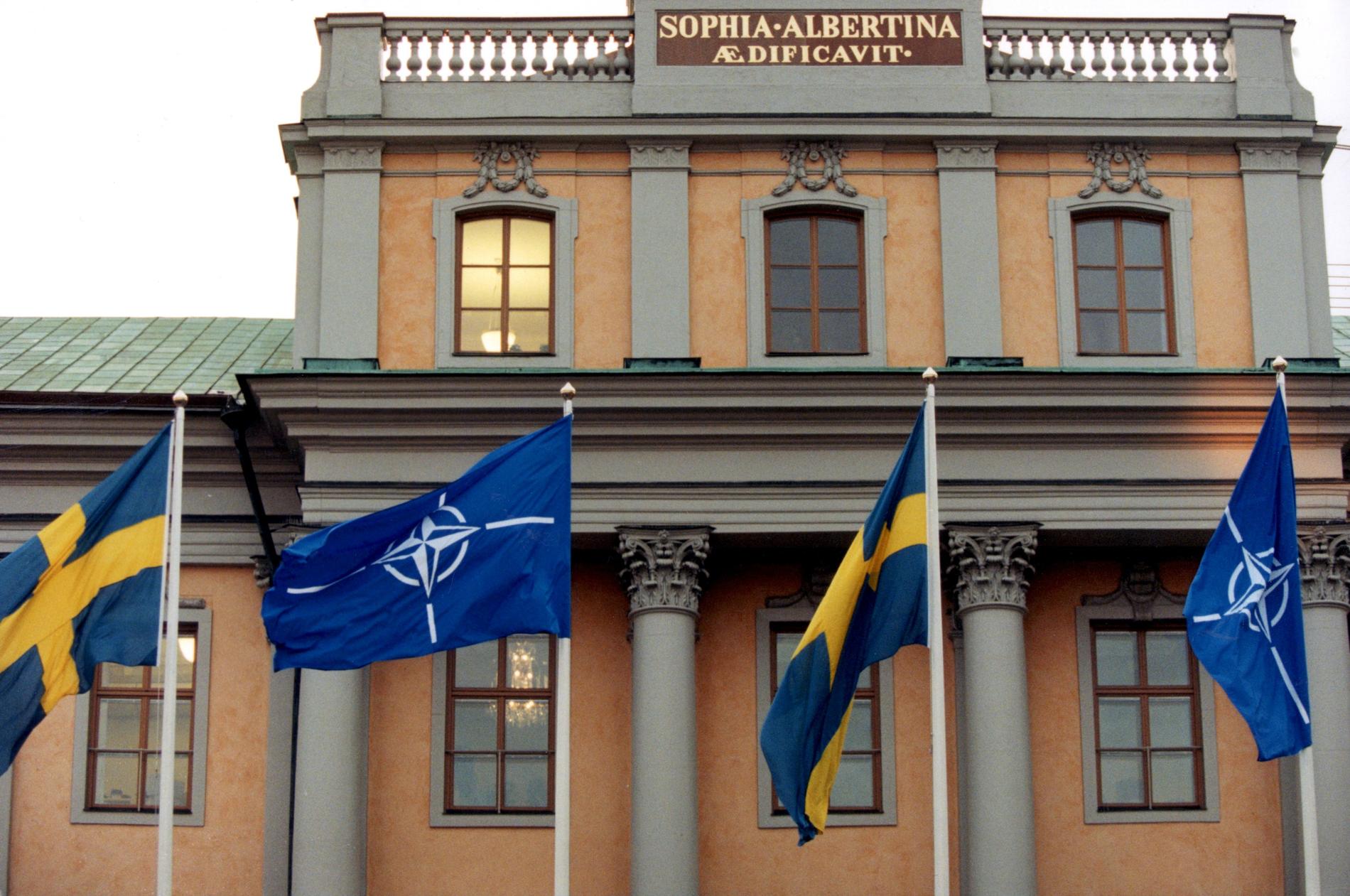Efter att kriget i Ukraina bröt ut vill nästan varannan svensk gå med i försvarsalliansen Nato, jämfört med runt en tredjedel tidigare. Arkivbild.