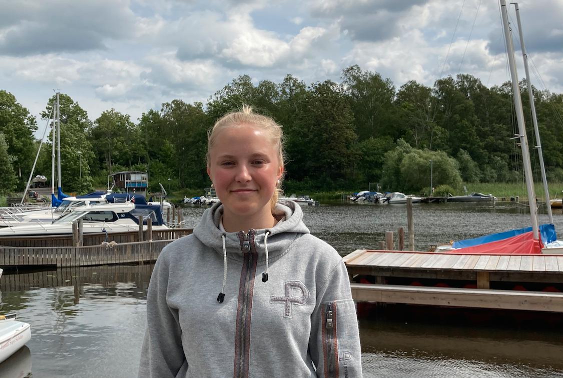 Ebba Ettemo, 15, lyckades flytta den brinnande båten från bryggan. 