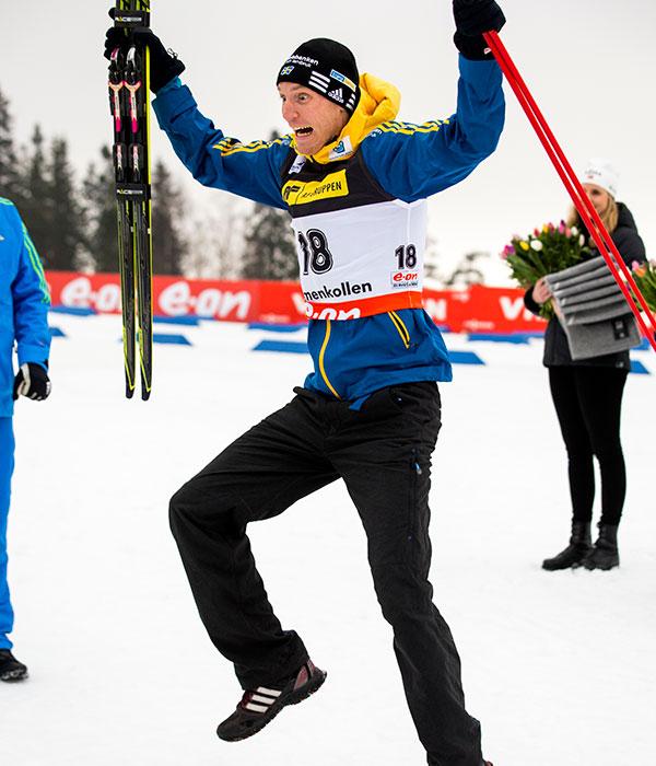 Björn Ferry strålande glad efter tredjeplatsen.