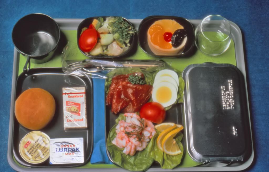 Maten i ekonomiklass på 1970-talet.