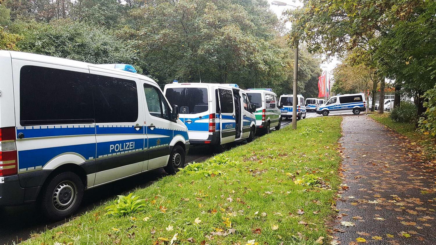 En insatsstyrka har slagit till mot en lägenhet för att stoppa ett planerat bombdåd i Chemnitz, Tyskland.