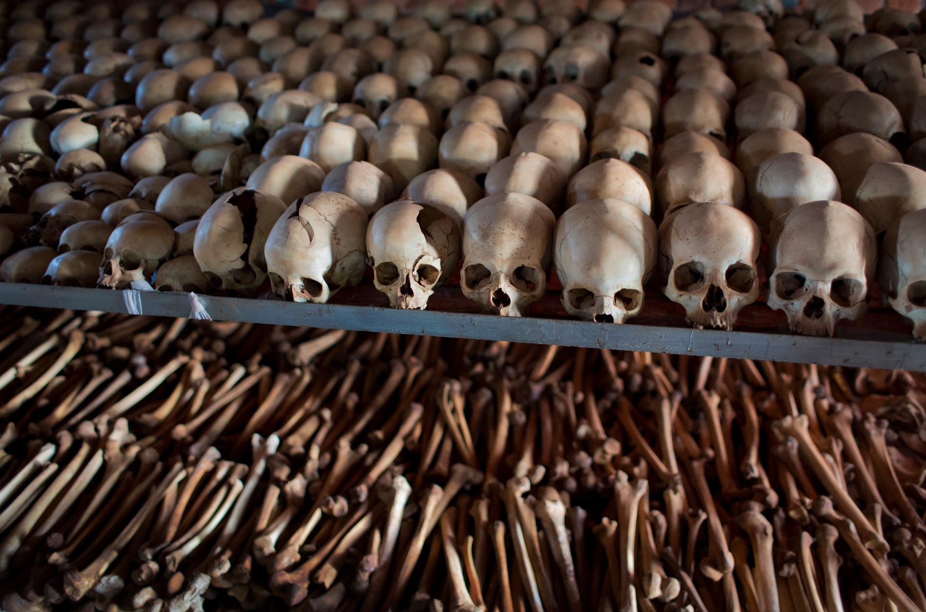 Kvarlevorna efter några av de hundratusentals människor som dog i folkmordet i Rwanda 1994. Arkivbild.