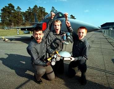 CHALMERS VINNANDE LAG Johan Peitz, Anders Frick och Hugo Christiansson med roboten Vera som avgjorde teknik-SM i Linköping.