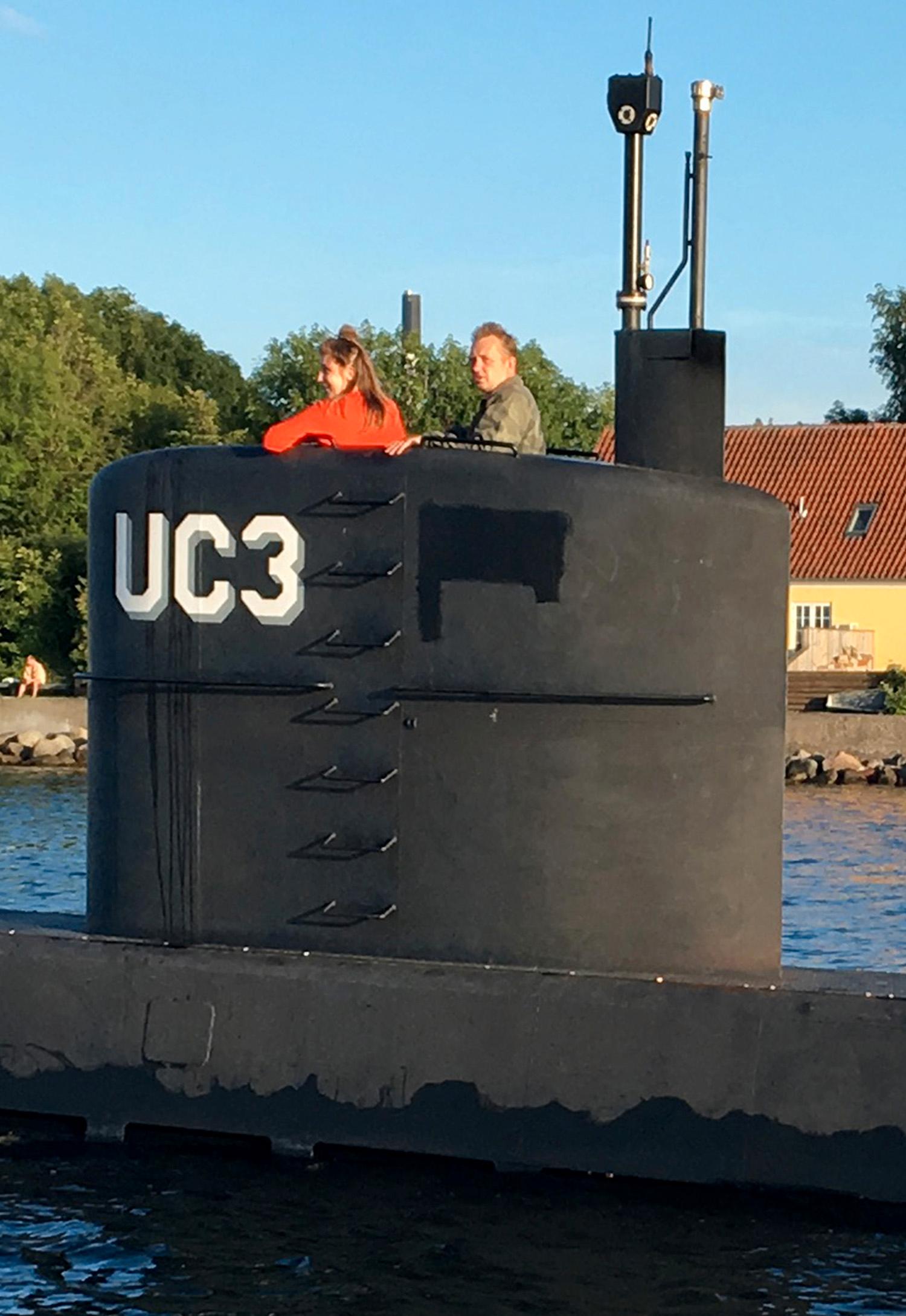 Kim Wall och Peter Madsen på ubåten. Det är en av de sista bilderna på Kim Wall.
