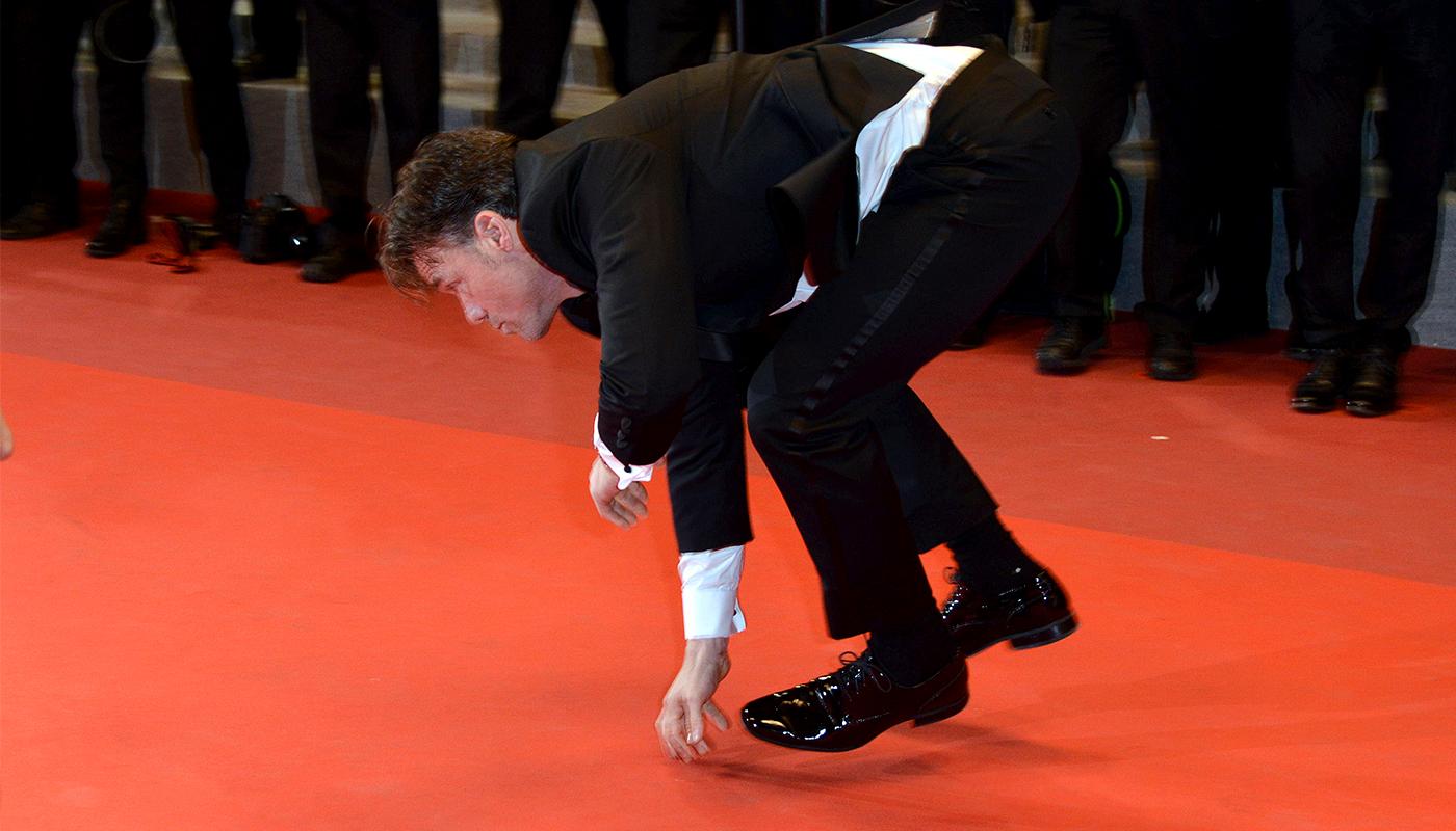 Terry Notary spelade apa inför fotograferna på röda mattan i Cannes.
