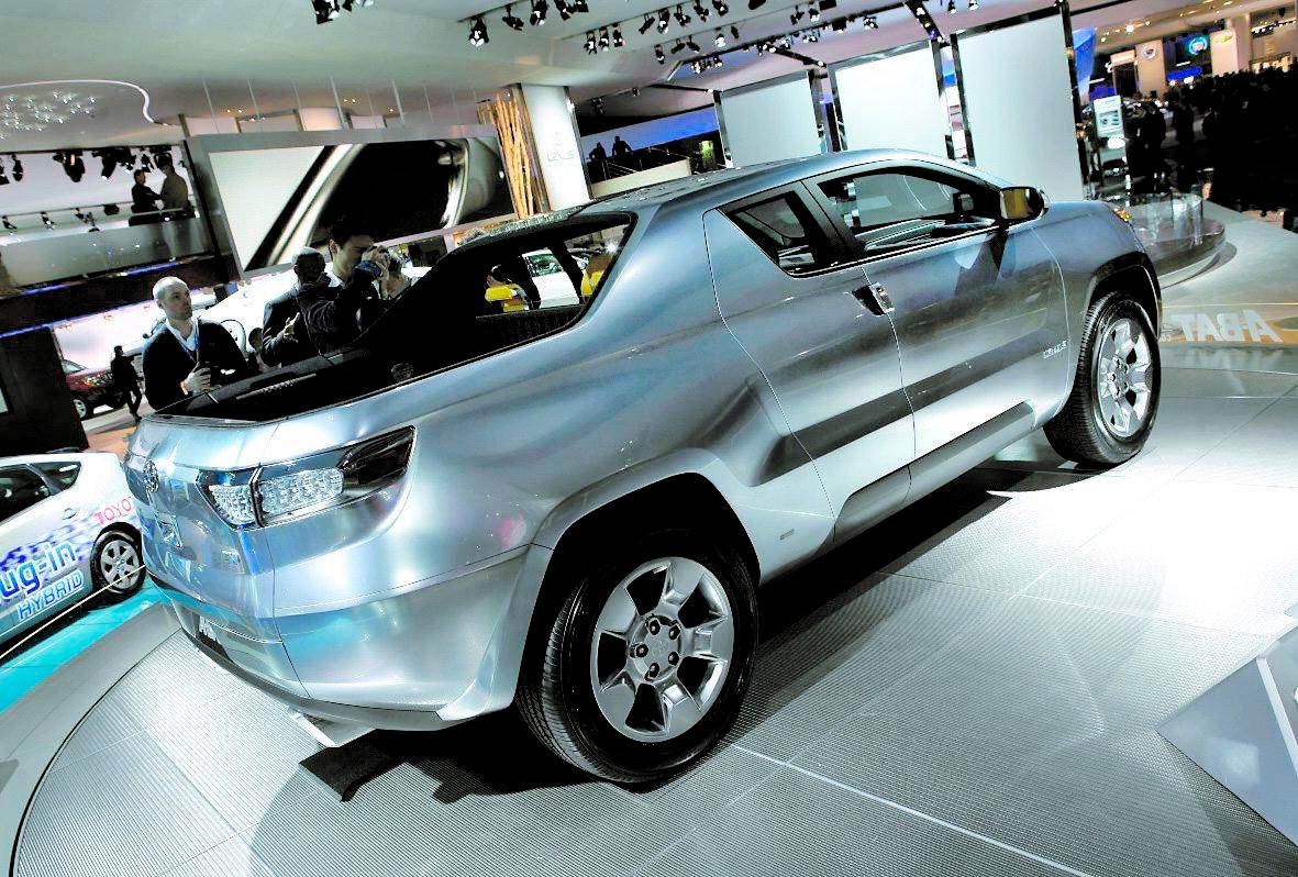 Toyota A-Bat Hybridkoncept modell Prius som visar att en pickup inte måste vara stor och törstig.