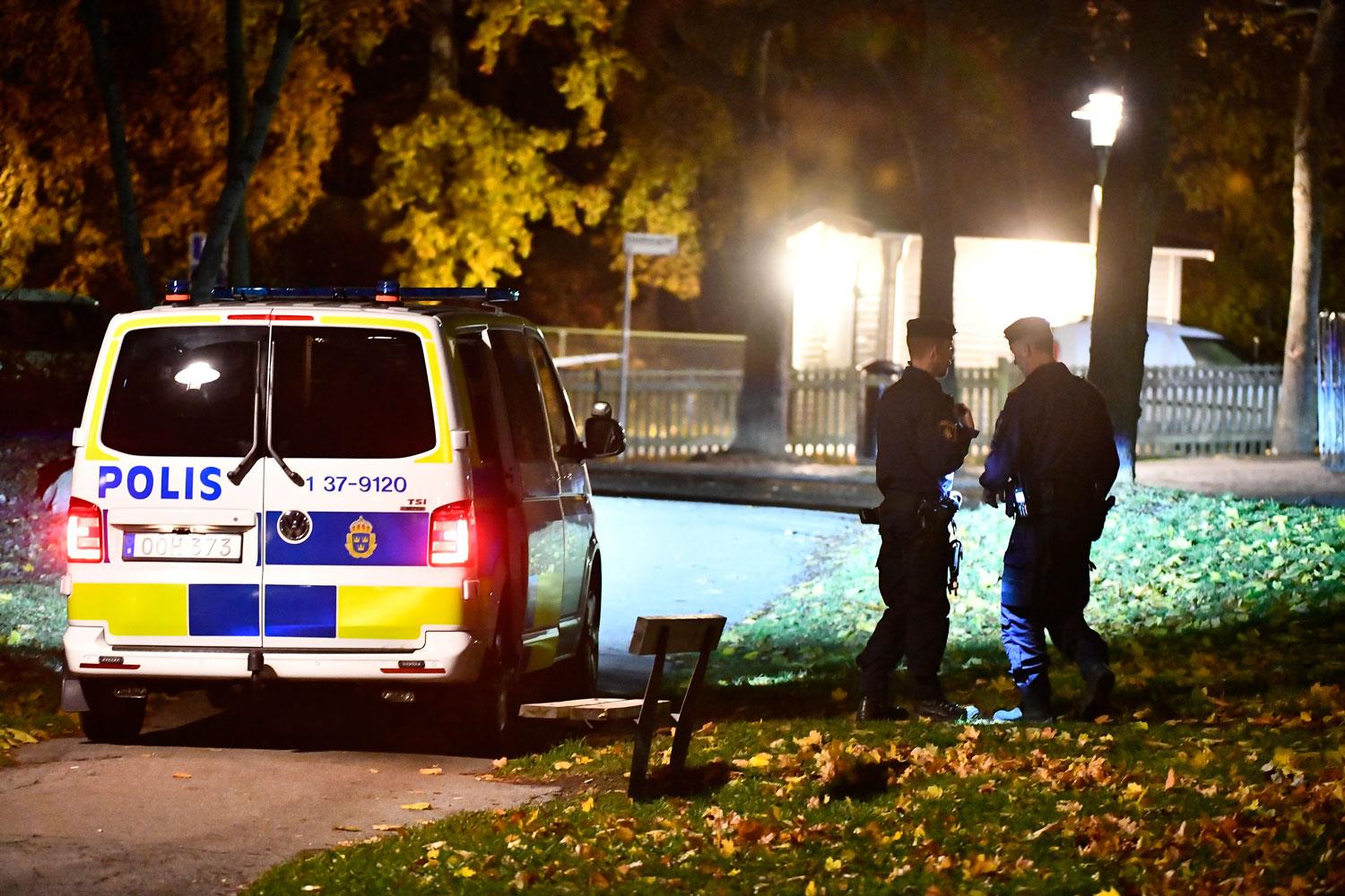 Två personer ska ha skjutits i Hagsätra i södra Stockholm.