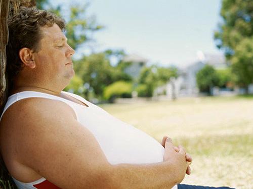 Att sova några timmar extra kan minska hungerskänslorna – och göra under för fettförbränningen.