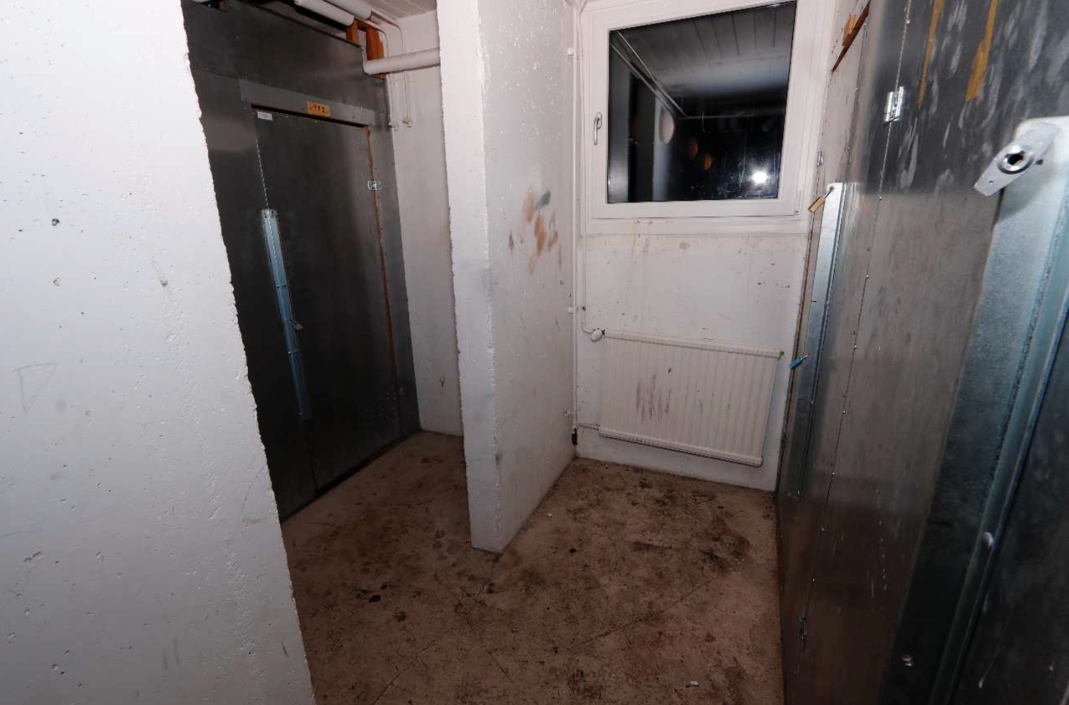 Flickan hölls fången i en källare i Skogås.